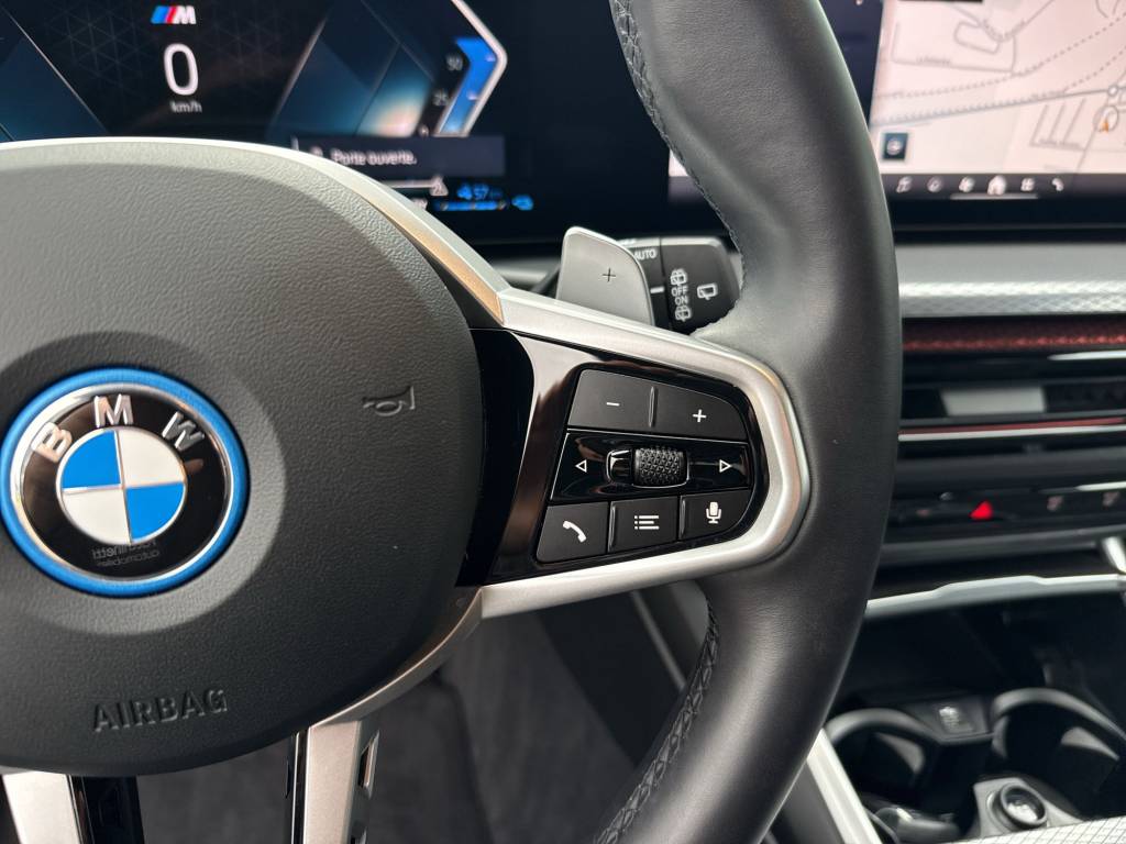 BMW 330e x DriveTouring Steptronic M Sport-image-16