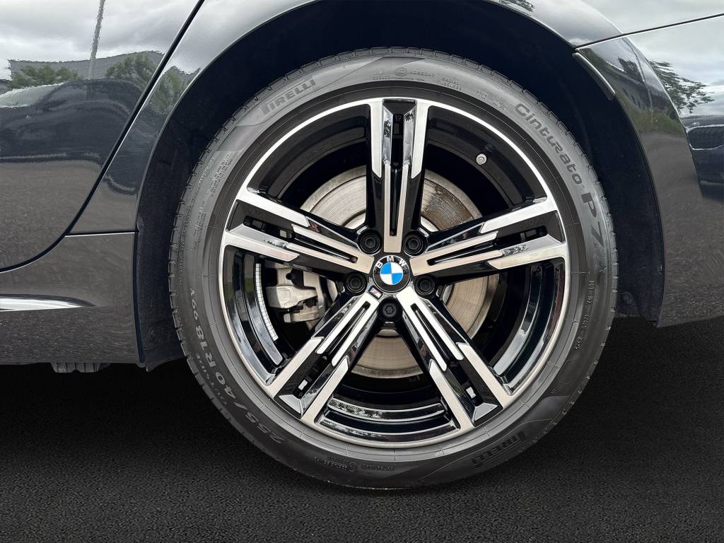 BMW 330e x DriveTouring Steptronic M Sport-image-9