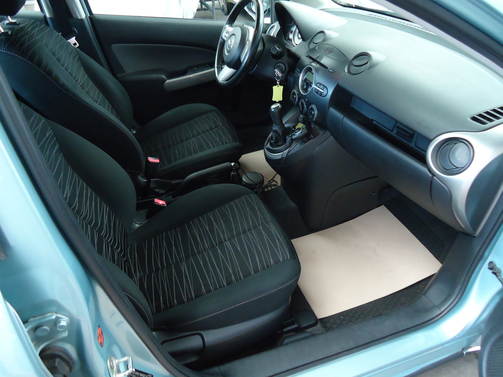 MAZDA 2 1.3i 16V Exclusive-image-7