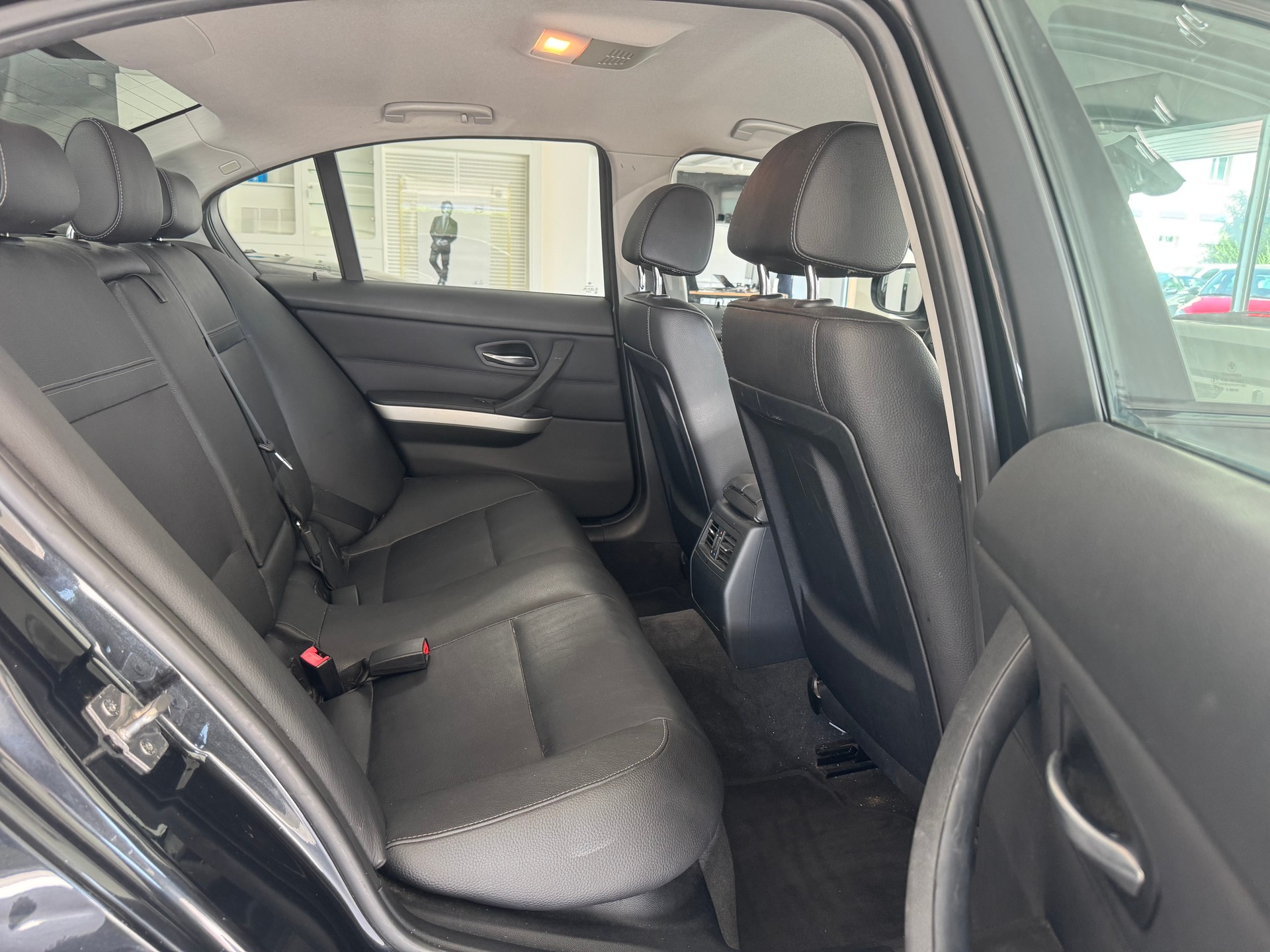 BMW 320d-image-15