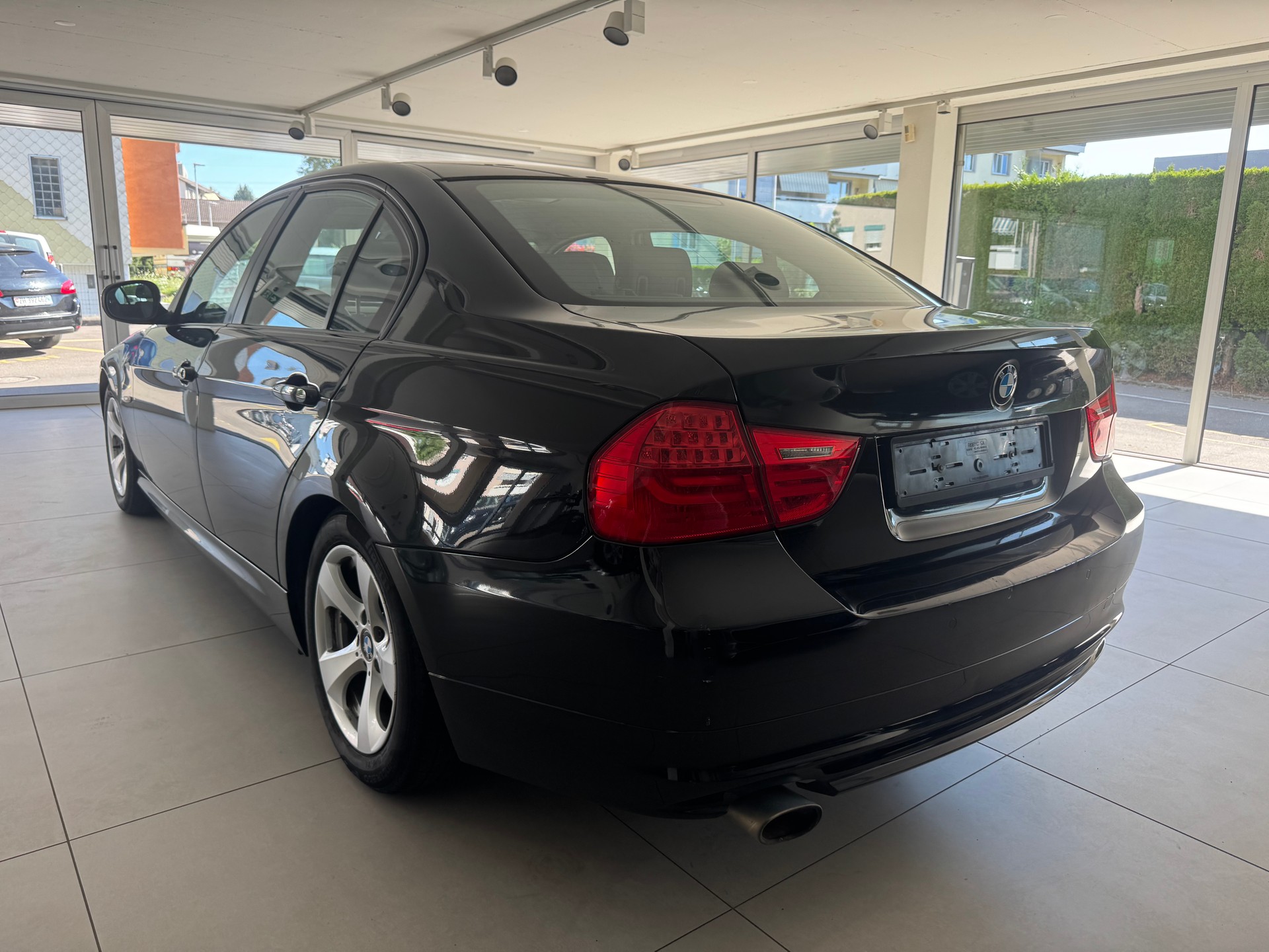 BMW 320d-image-6