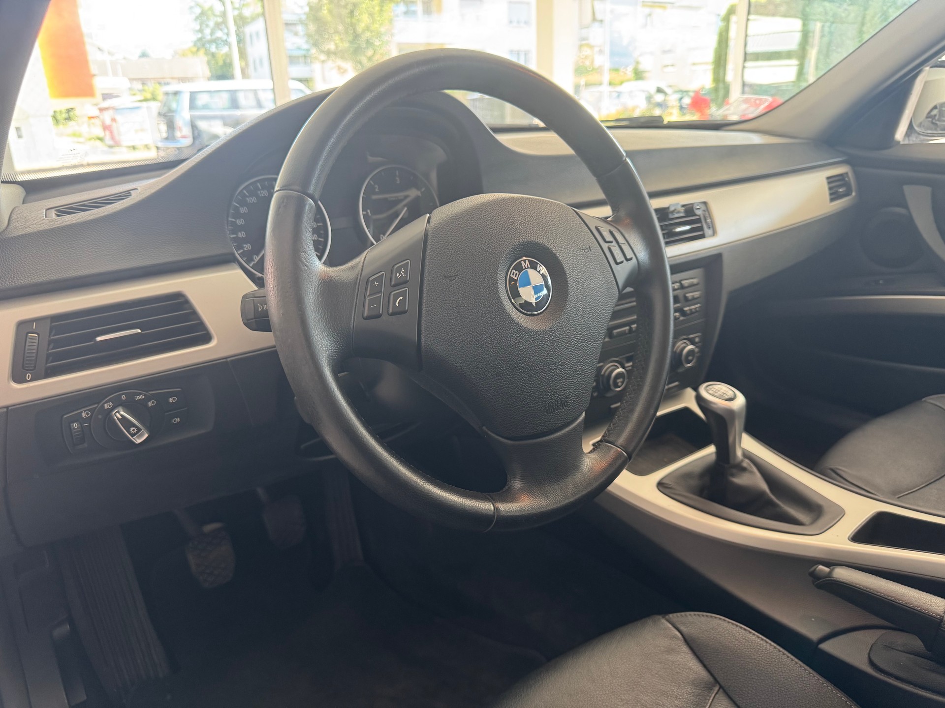 BMW 320d-image-17