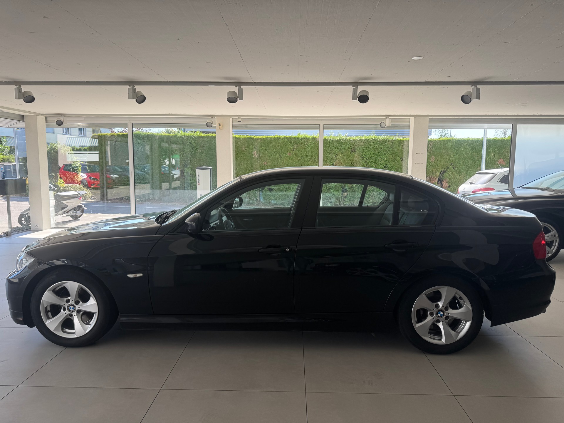 BMW 320d-image-4