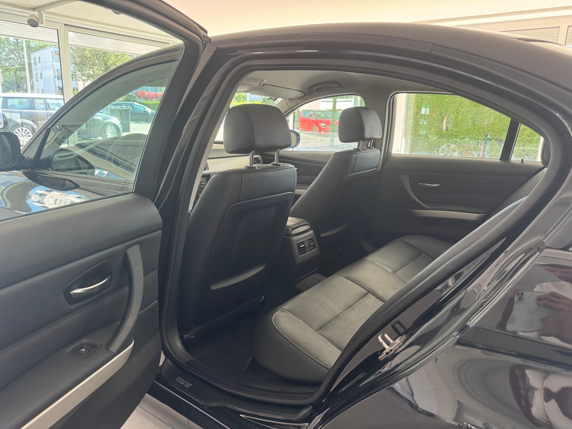 BMW 320d-image-12