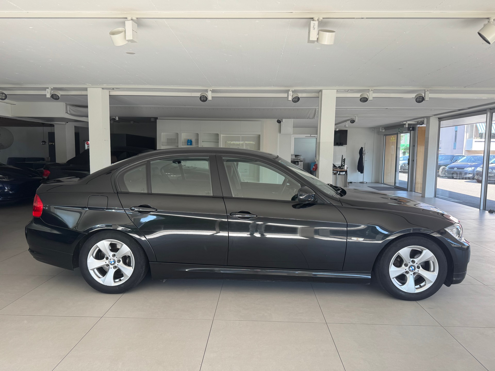 BMW 320d-image-3