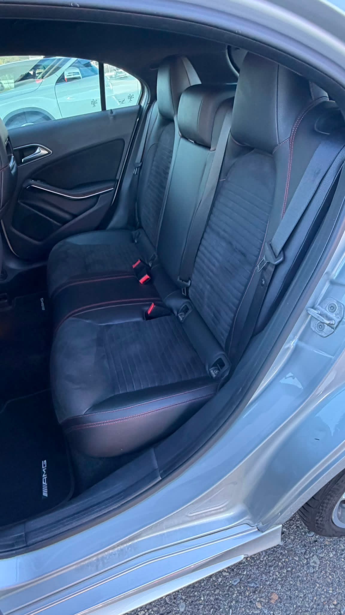 MERCEDES-BENZ A 250 AMG Line 4Matic 7G-DCT-image-7