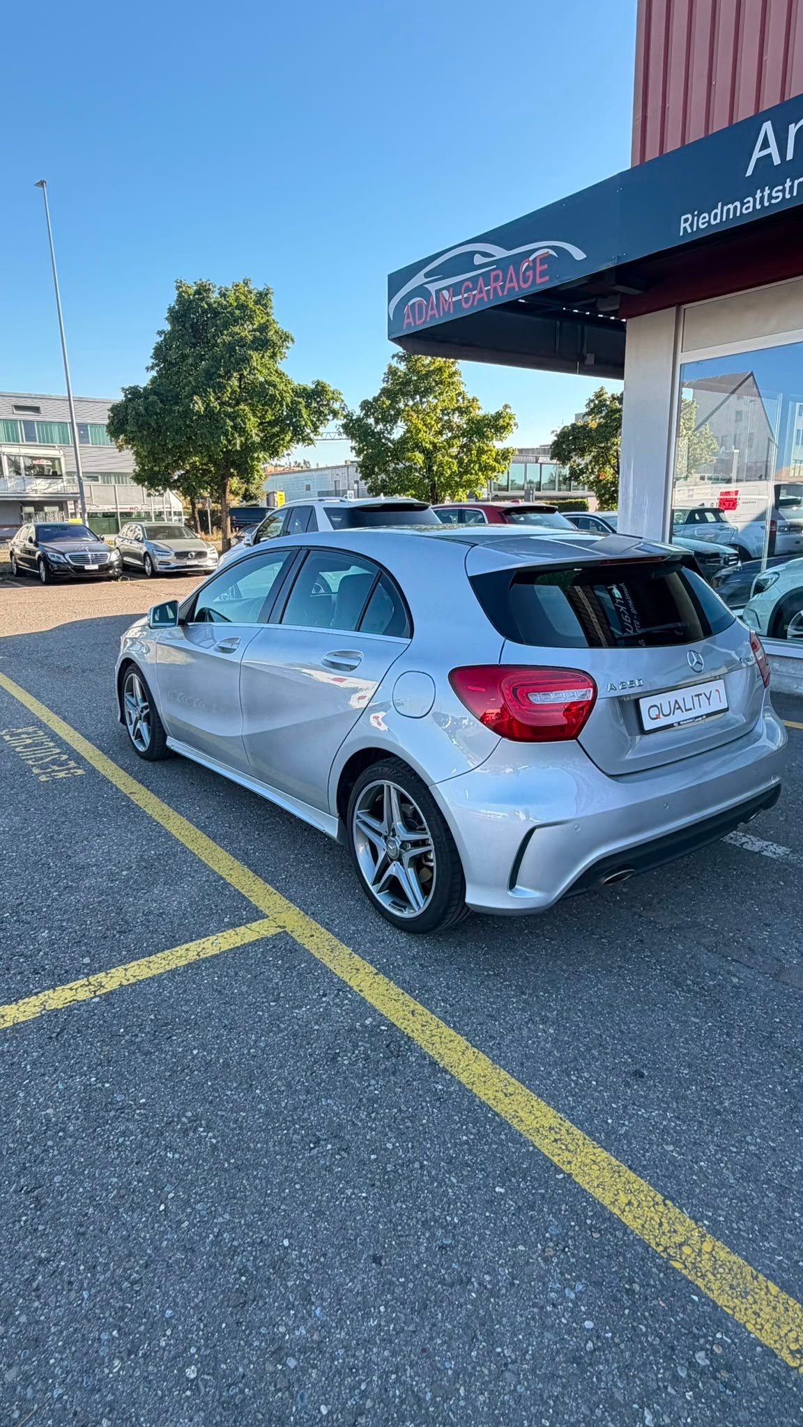 MERCEDES-BENZ A 250 AMG Line 4Matic 7G-DCT-image-3