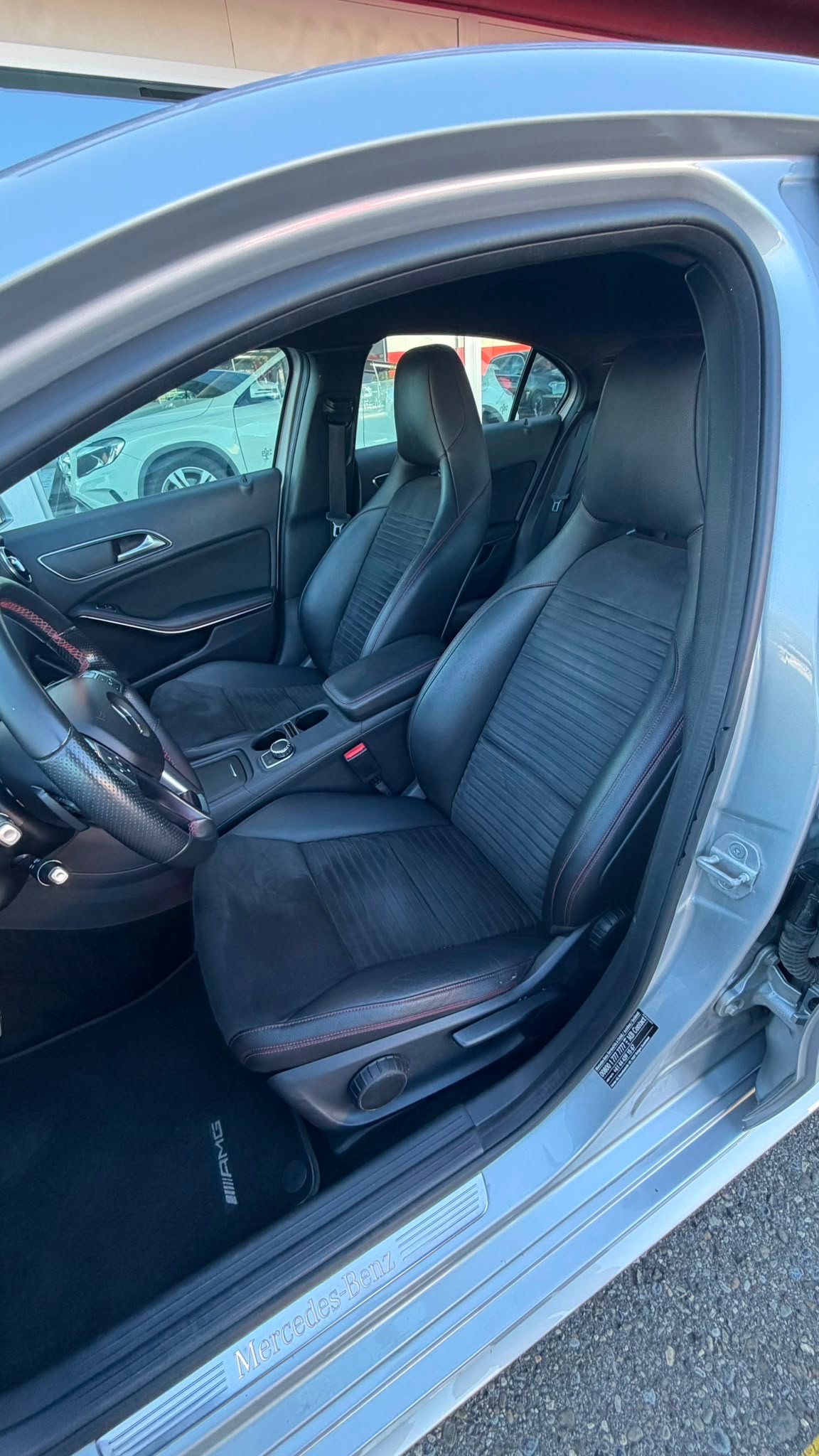 MERCEDES-BENZ A 250 AMG Line 4Matic 7G-DCT-image-9
