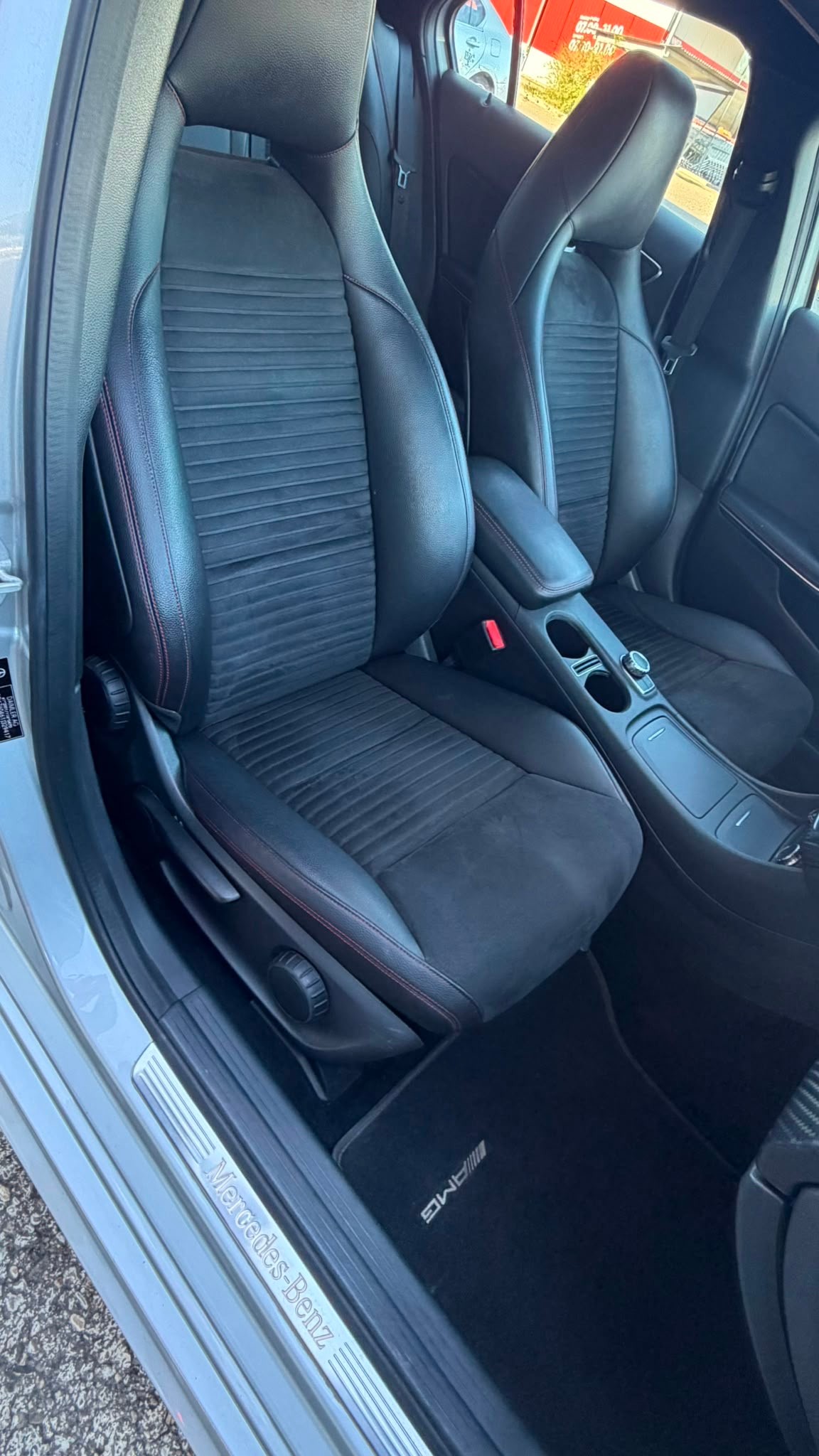 MERCEDES-BENZ A 250 AMG Line 4Matic 7G-DCT-image-8