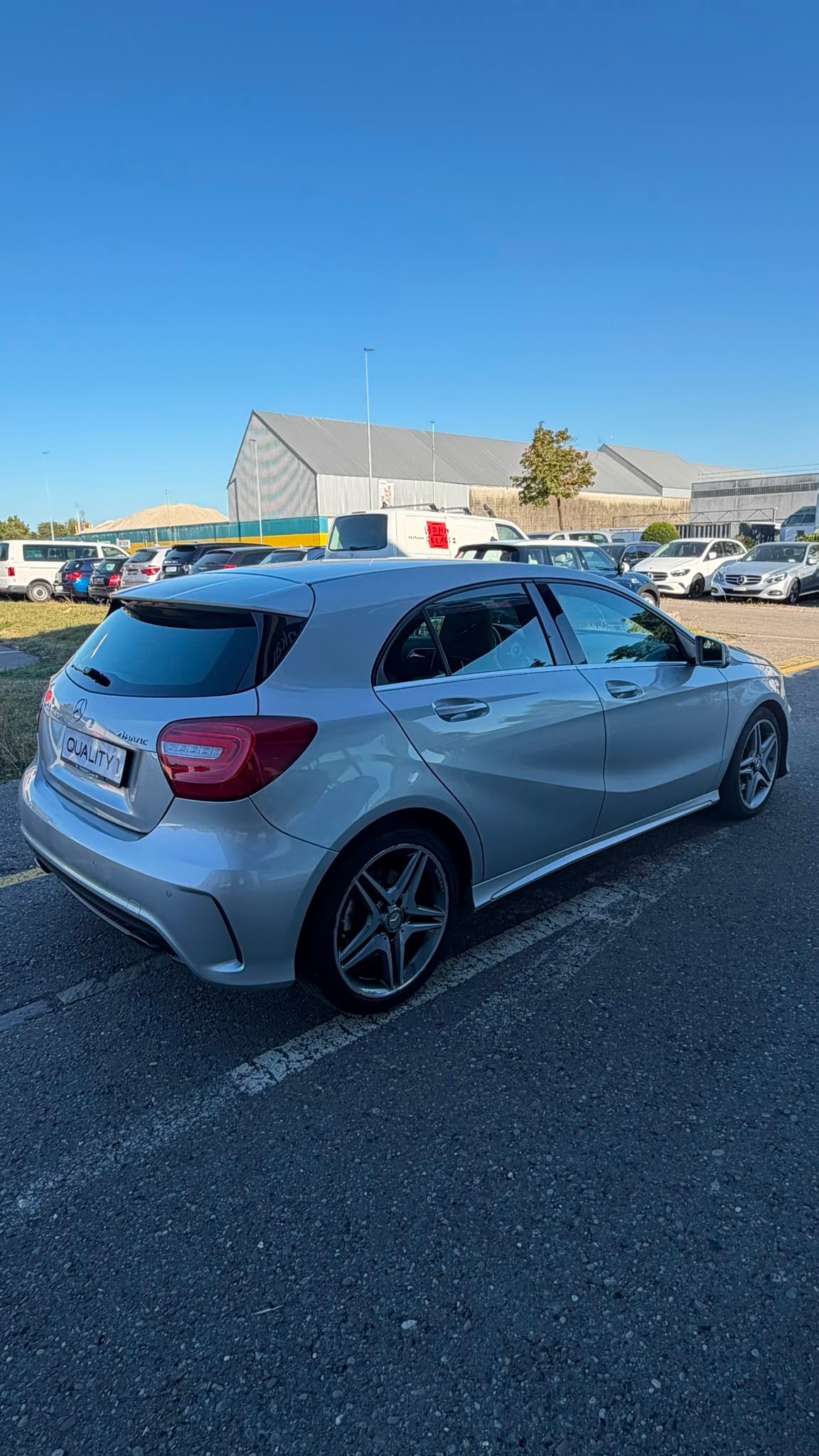 MERCEDES-BENZ A 250 AMG Line 4Matic 7G-DCT-image-4