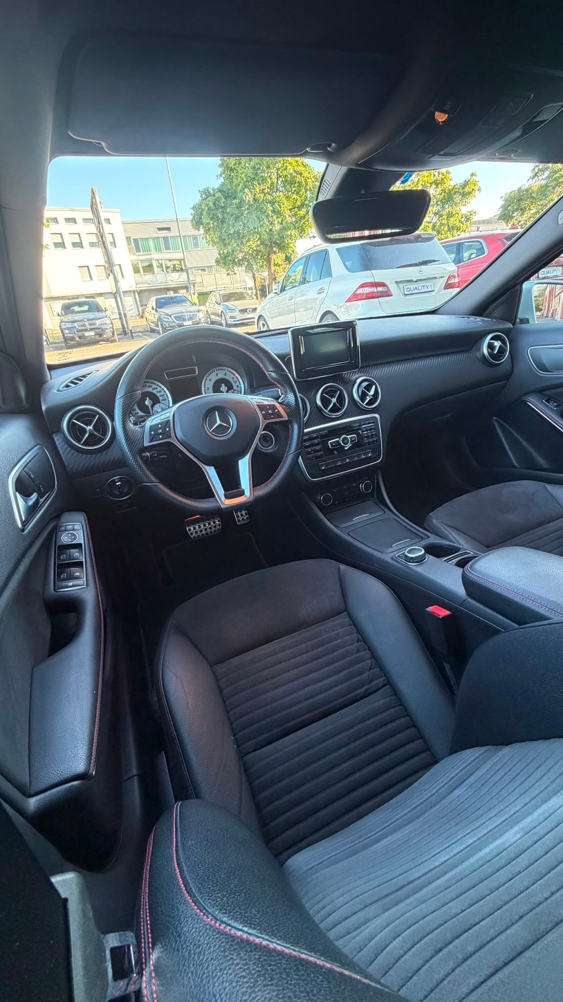 MERCEDES-BENZ A 250 AMG Line 4Matic 7G-DCT-image-10