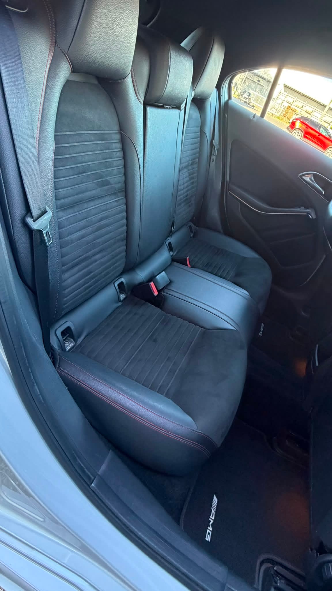 MERCEDES-BENZ A 250 AMG Line 4Matic 7G-DCT-image-6