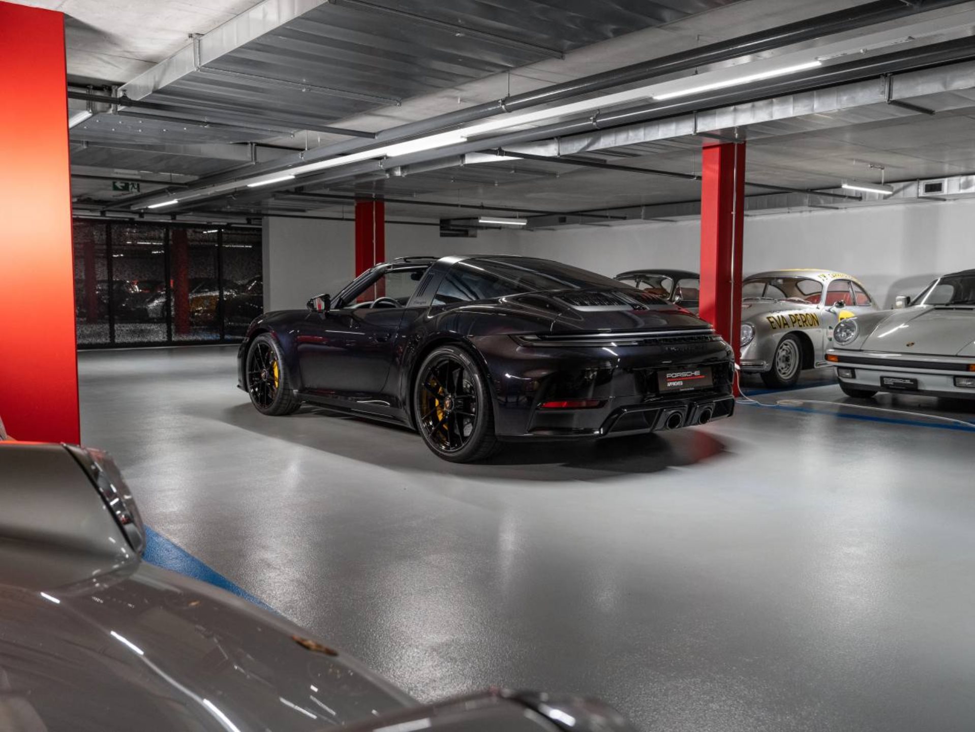 PORSCHE 911 Targa 4 GTS-image-2