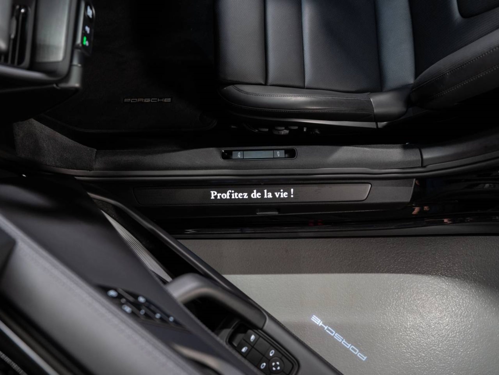 PORSCHE 911 Targa 4 GTS-image-17