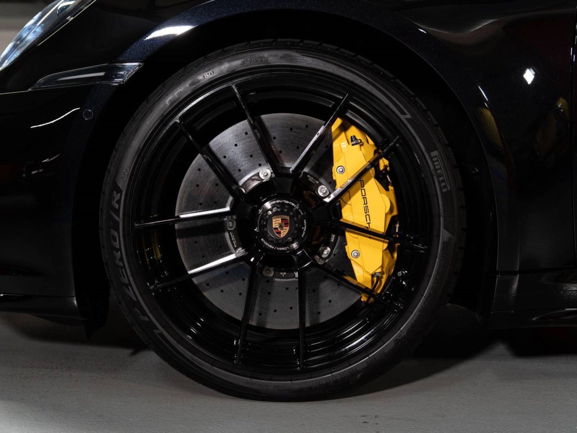 PORSCHE 911 Targa 4 GTS-image-19