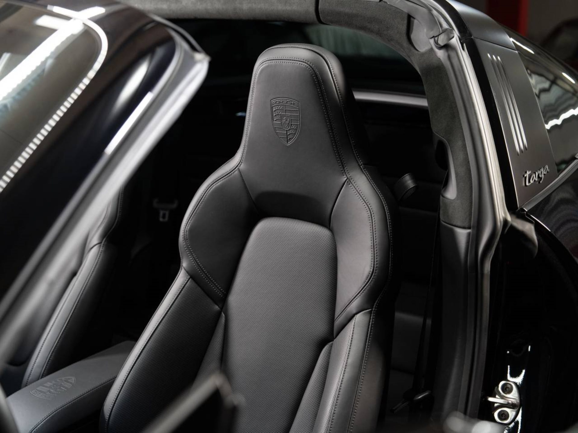 PORSCHE 911 Targa 4 GTS-image-14