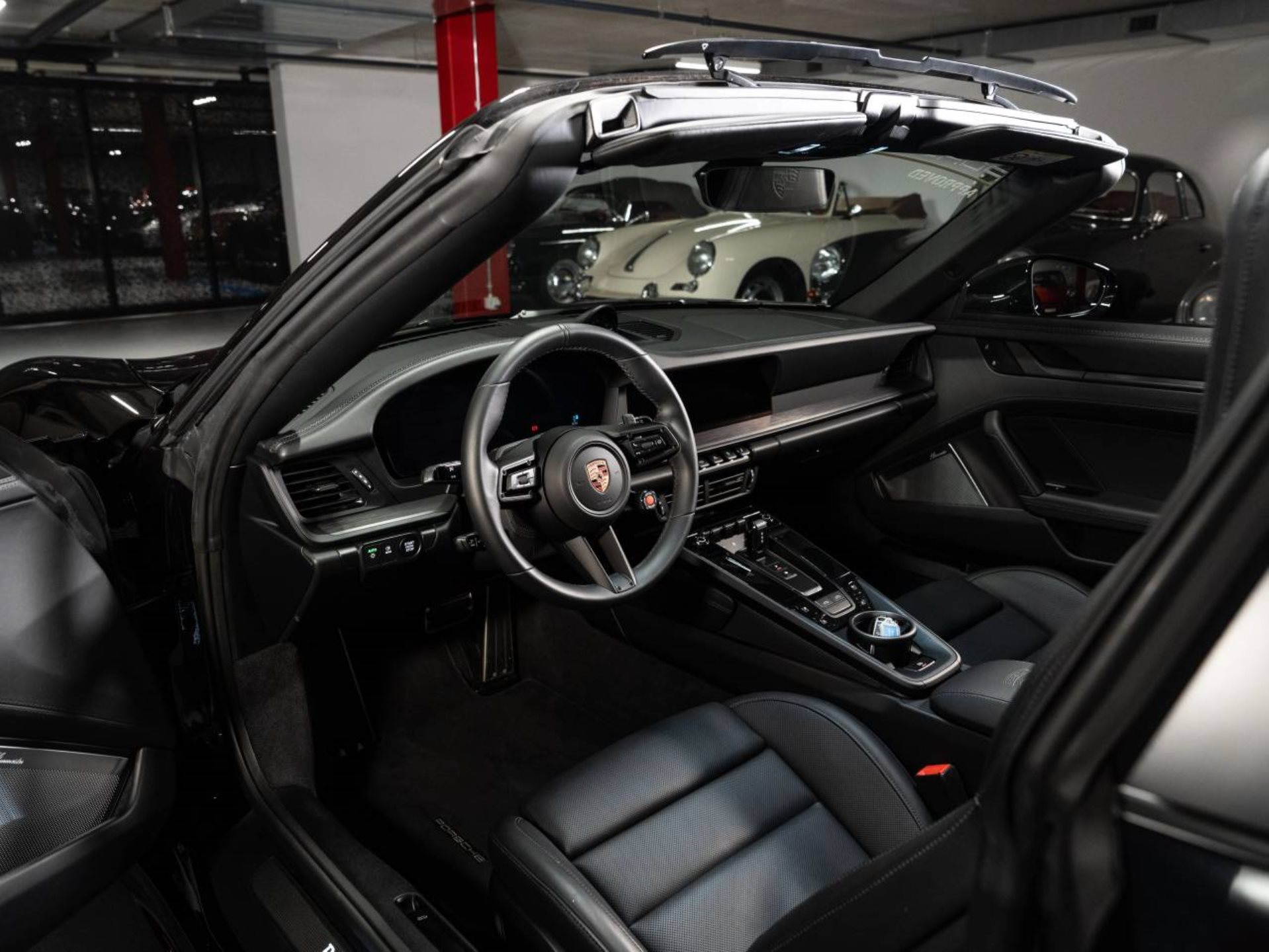 PORSCHE 911 Targa 4 GTS-image-8
