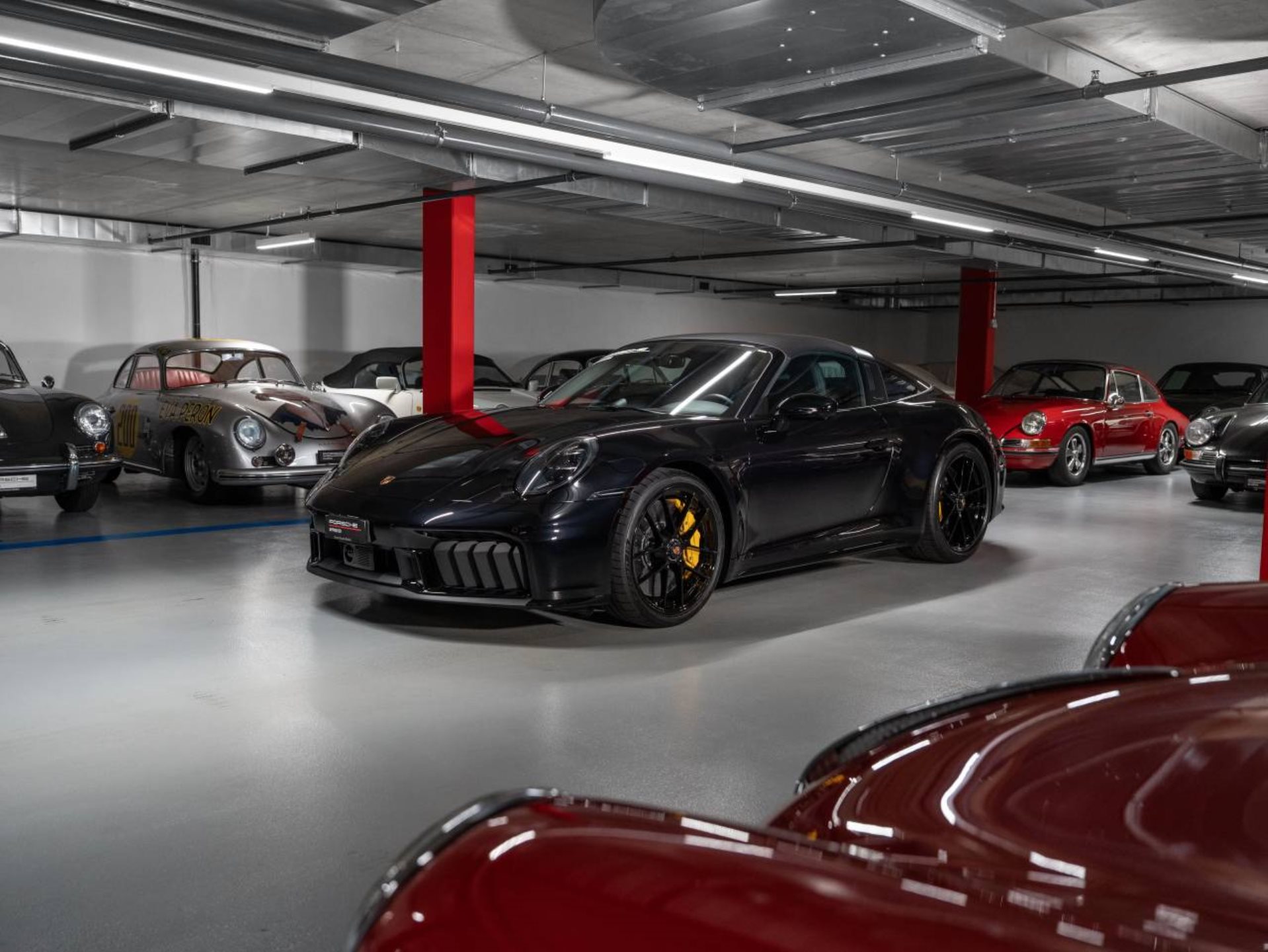 PORSCHE 911 Targa 4 GTS-image-0