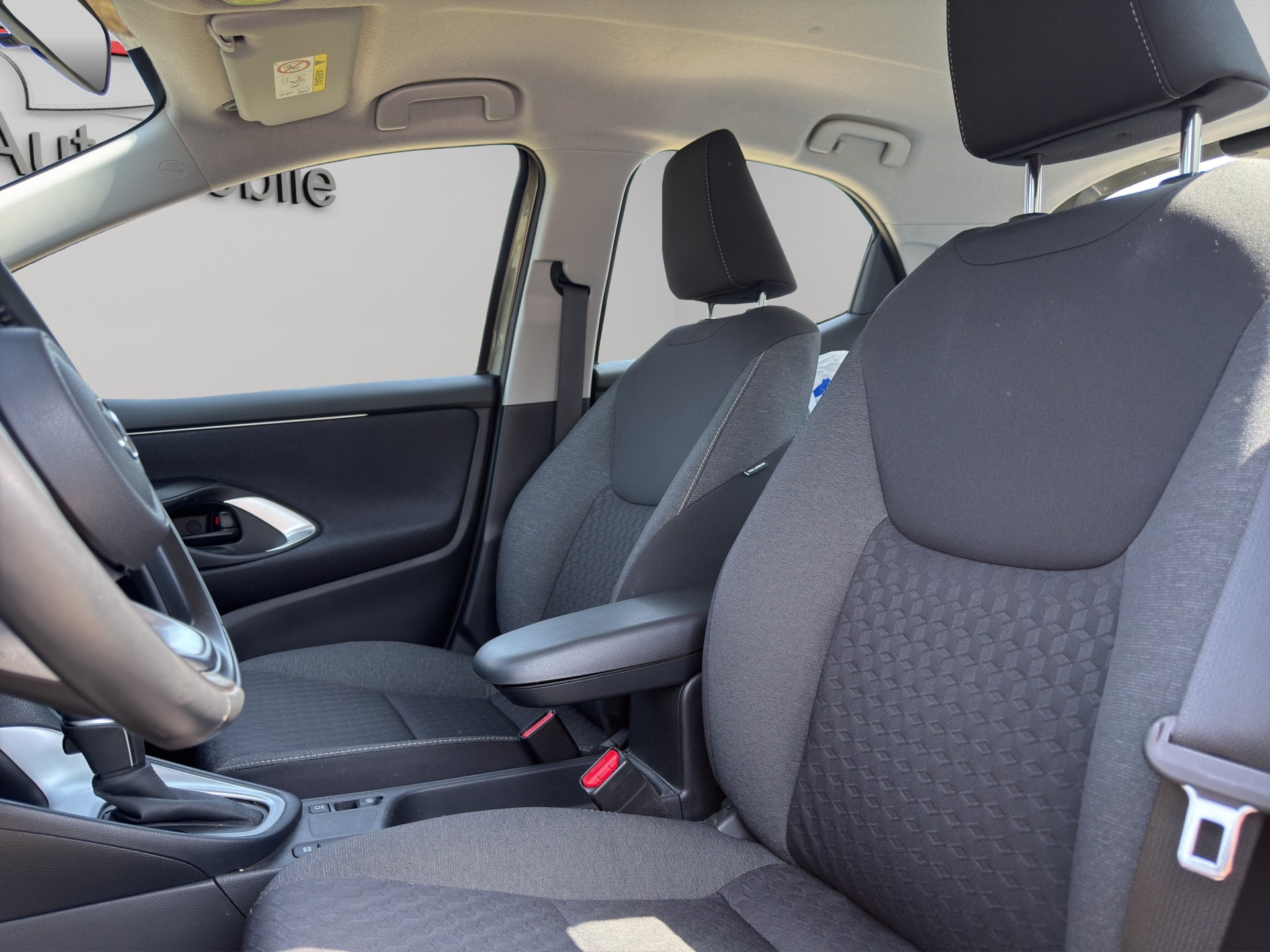 MAZDA 2 Hybrid-image-8