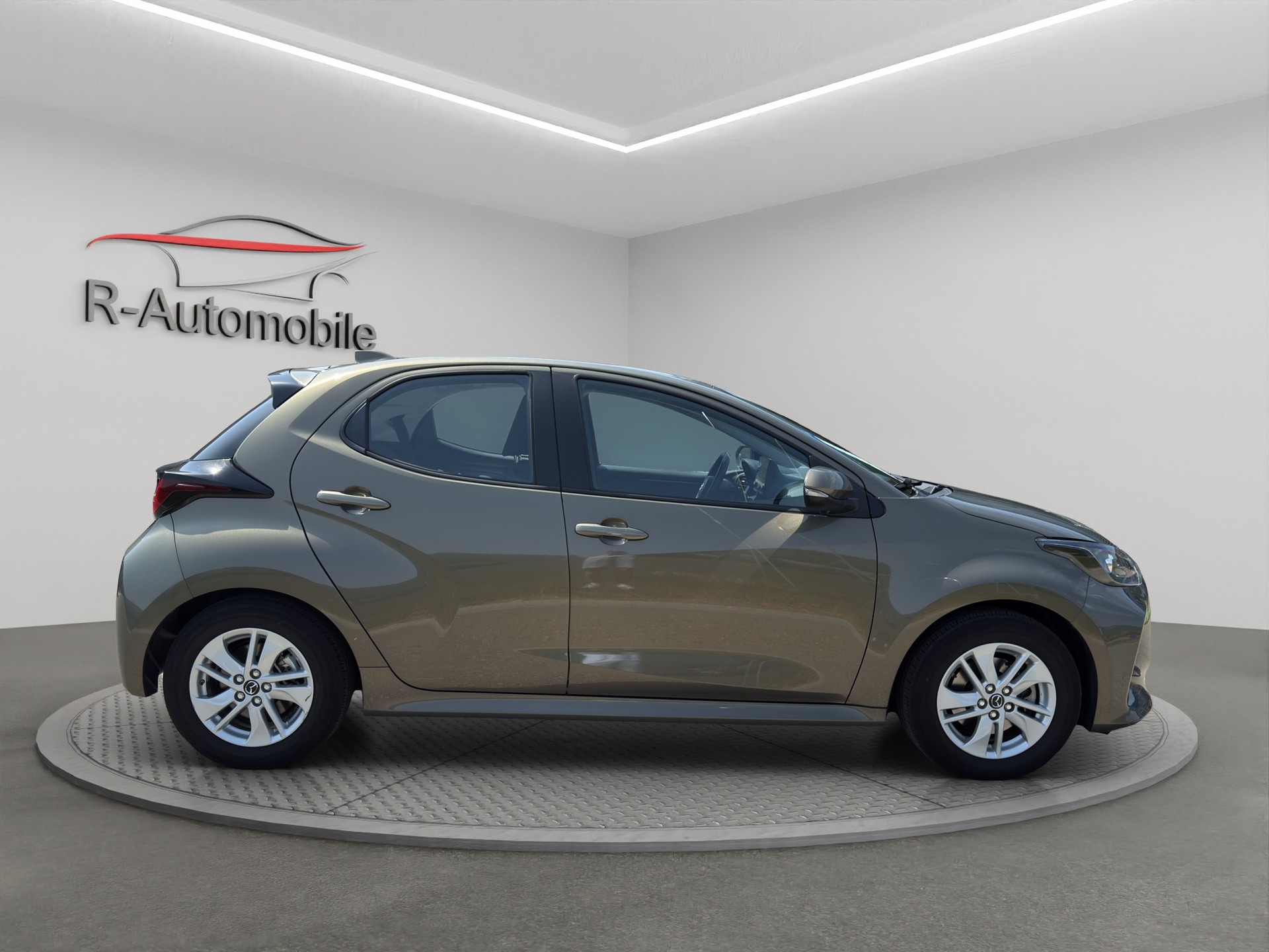MAZDA 2 Hybrid-image-5
