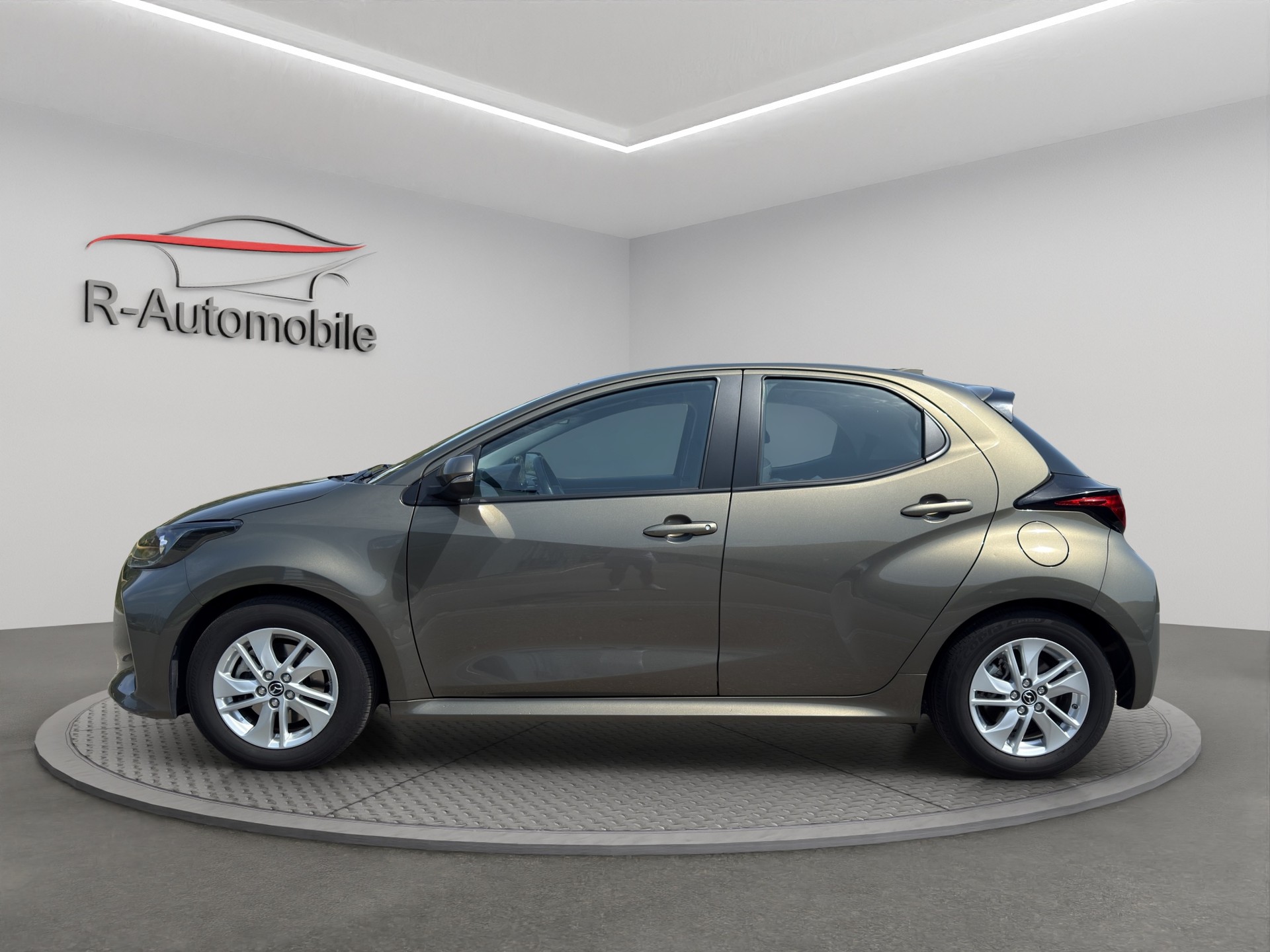 MAZDA 2 Hybrid-image-1