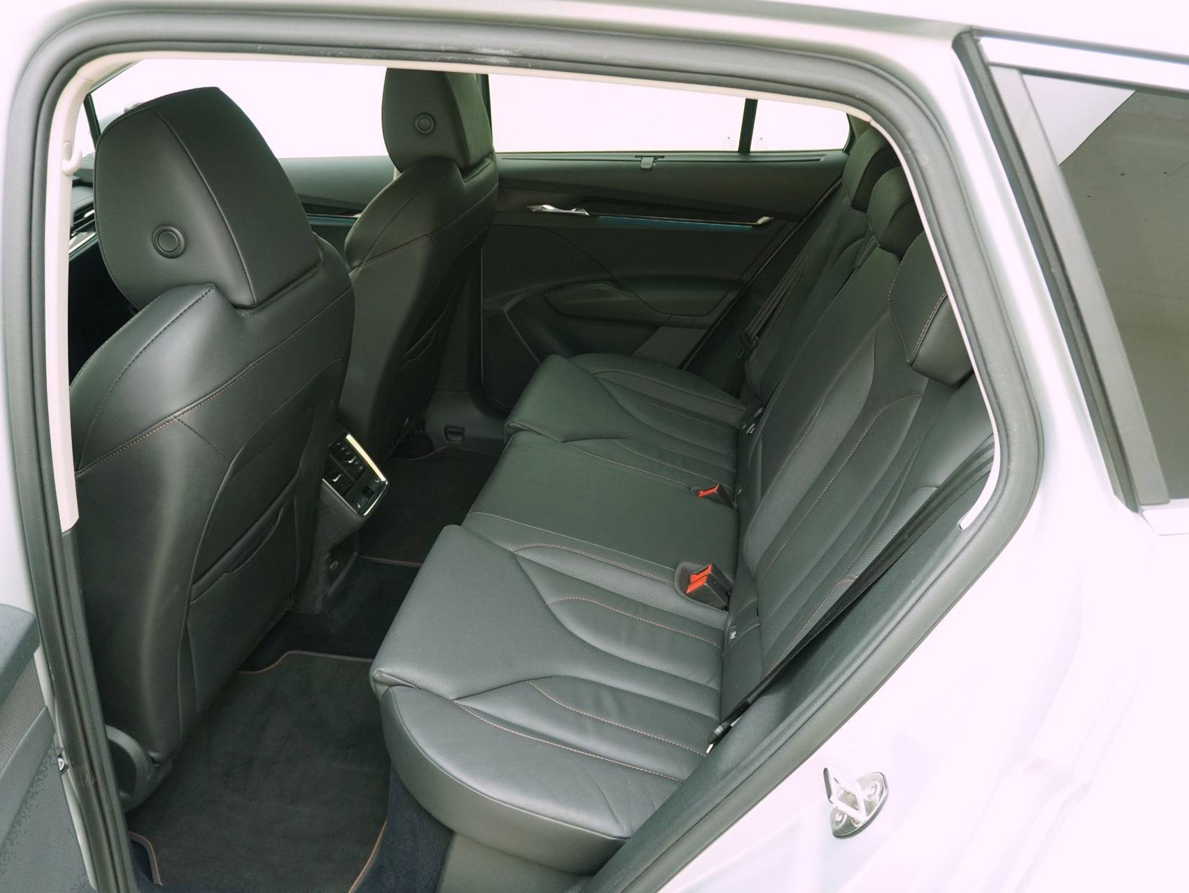SKODA Enyaq iV 80 Suite-image-11