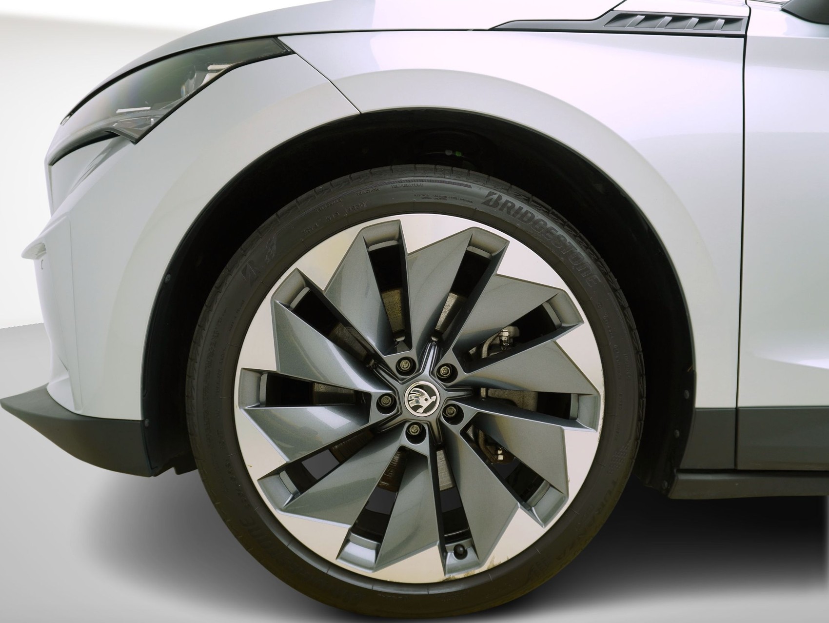 SKODA Enyaq iV 80 Suite-image-7