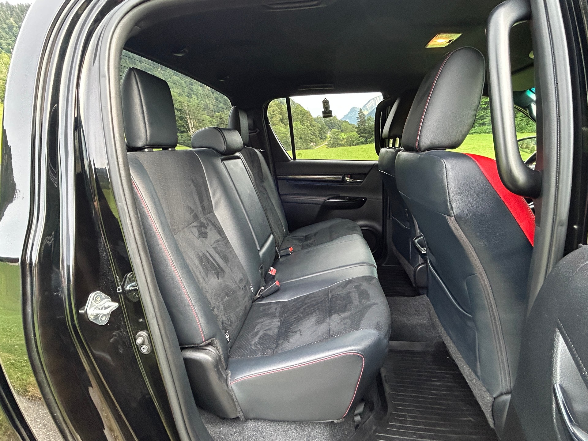 TOYOTA 2.8D GR Sport 230PS Double Cab 4x4 A-image-14