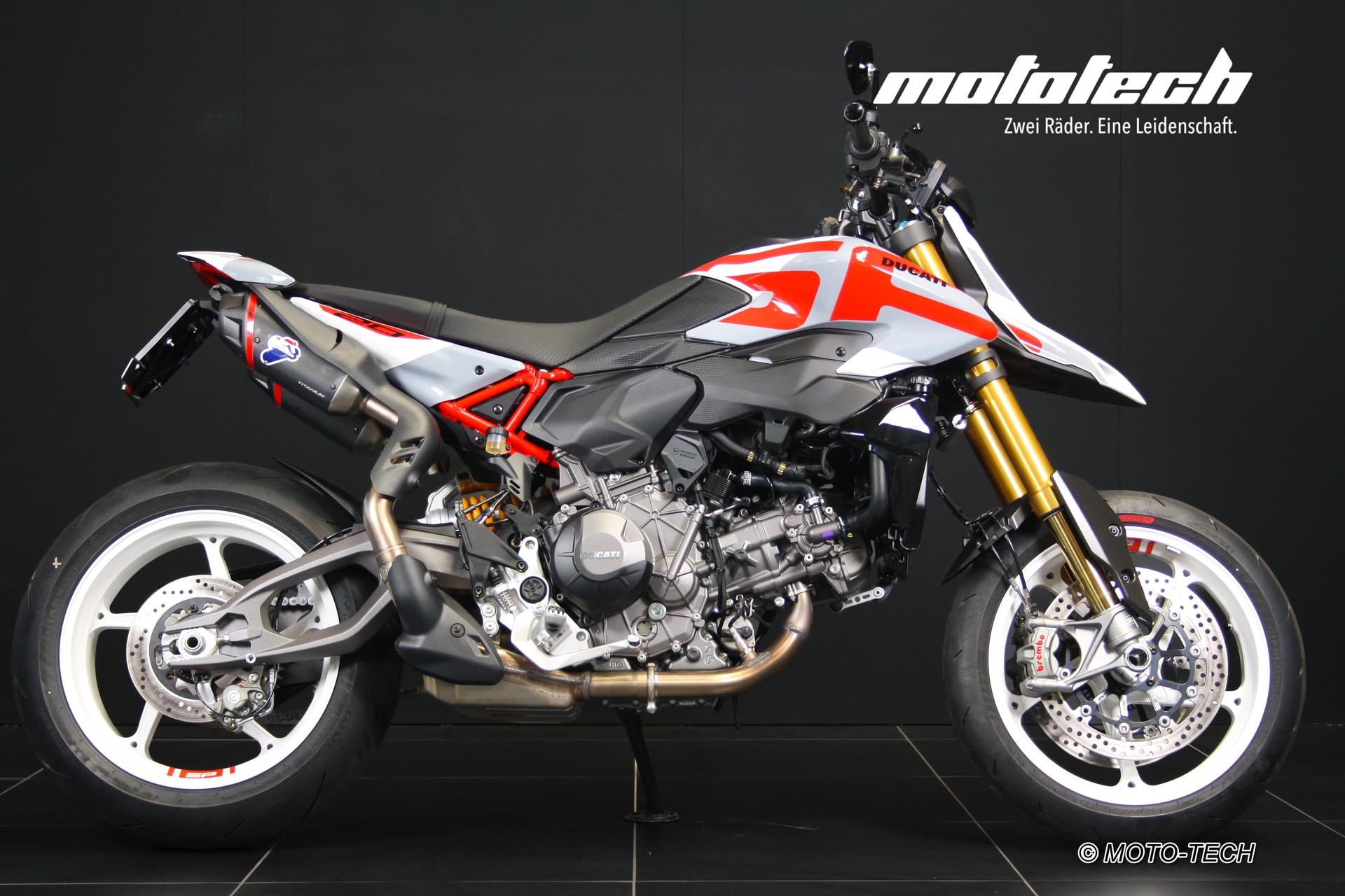 DUCATI Hypermotard V2 SP-showroom-element-1
