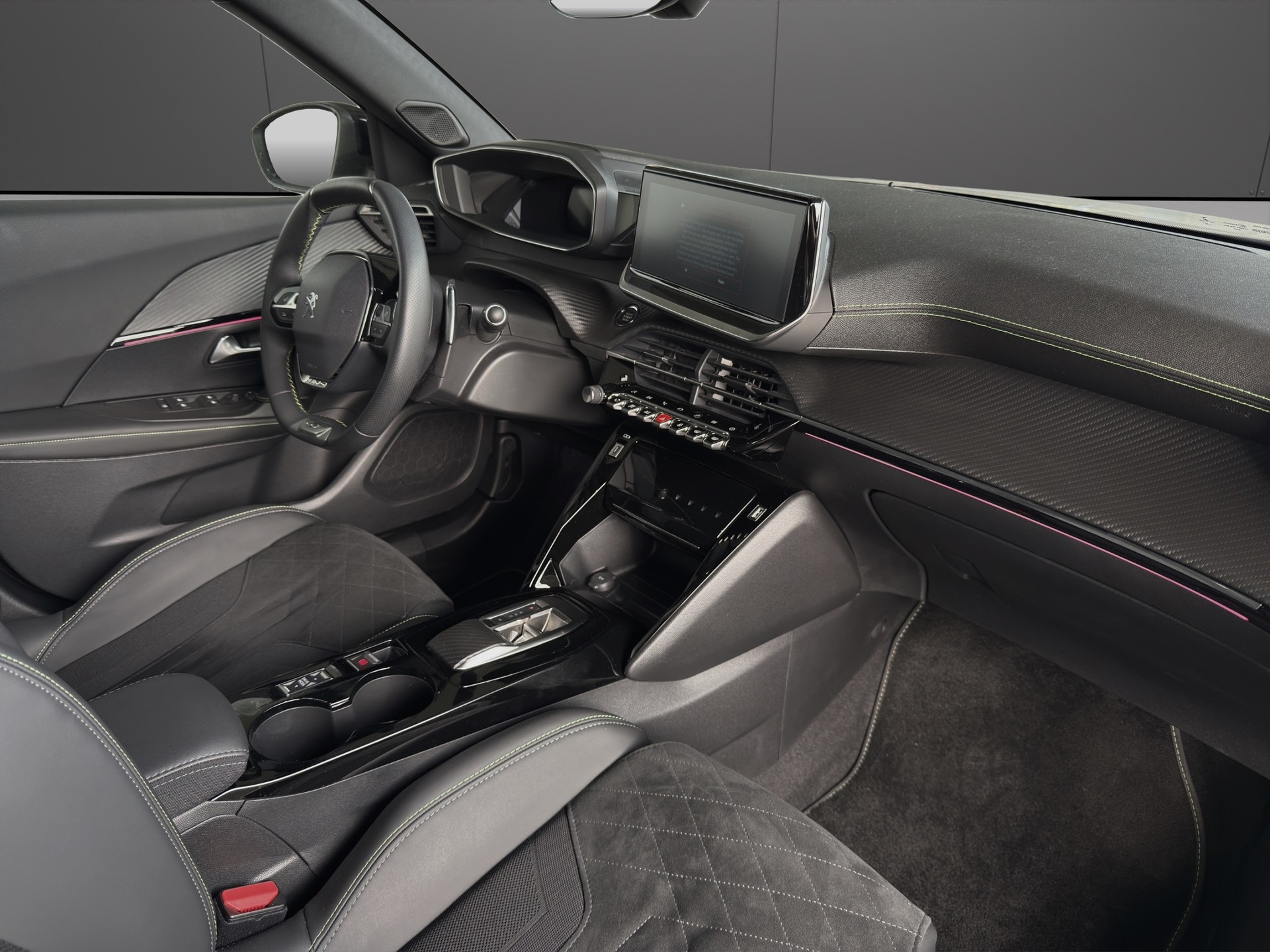PEUGEOT 2008 1.2 PureTech GT EAT8-image-11