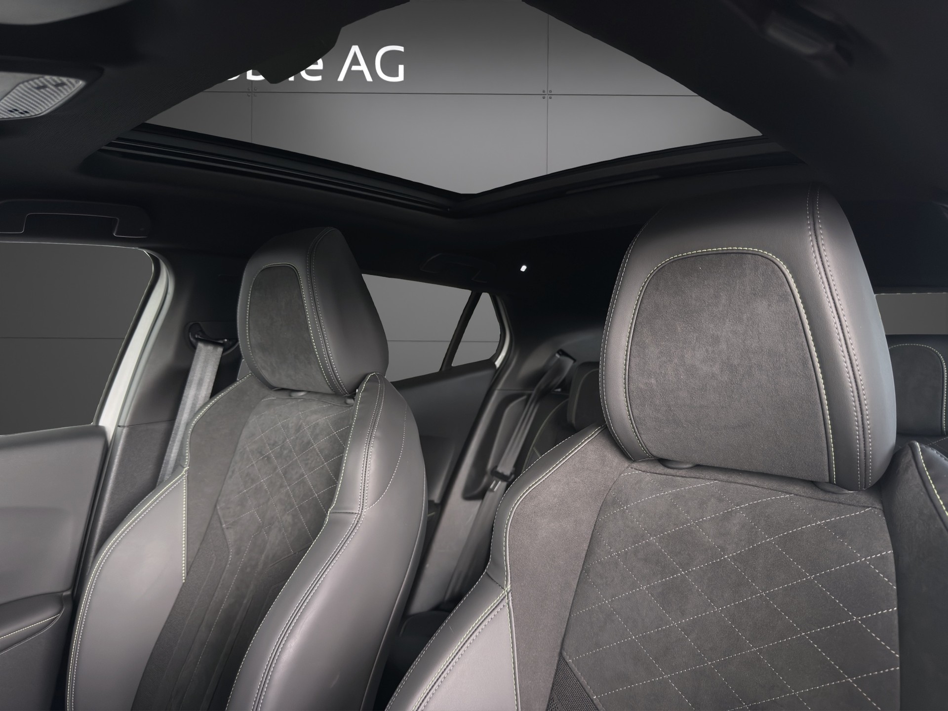 PEUGEOT 2008 1.2 PureTech GT EAT8-image-7
