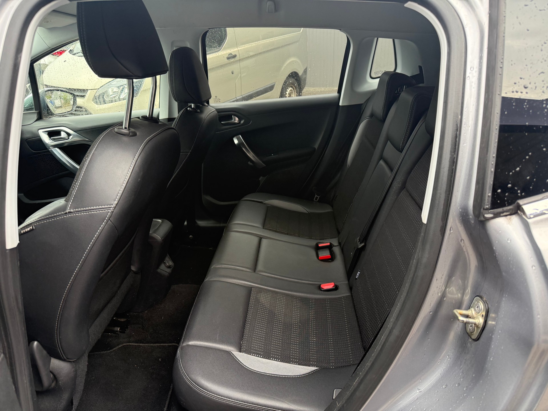 PEUGEOT 2008 1.6 e-HDi Active EGS6-image-4