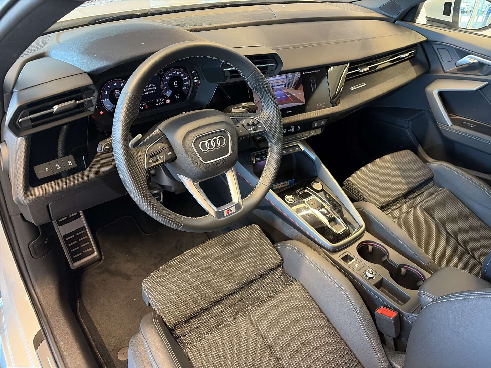 AUDI A3 Limousine 35 TFSi S-Line S-Tronic Automat-image-5