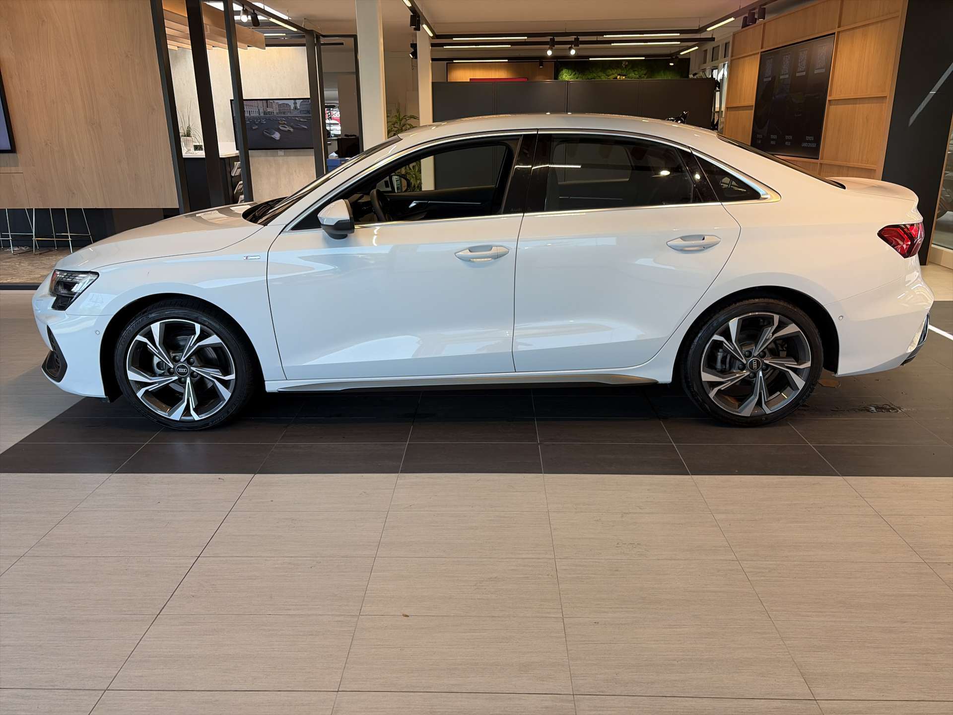 AUDI A3 Limousine 35 TFSi S-Line S-Tronic Automat-image-11