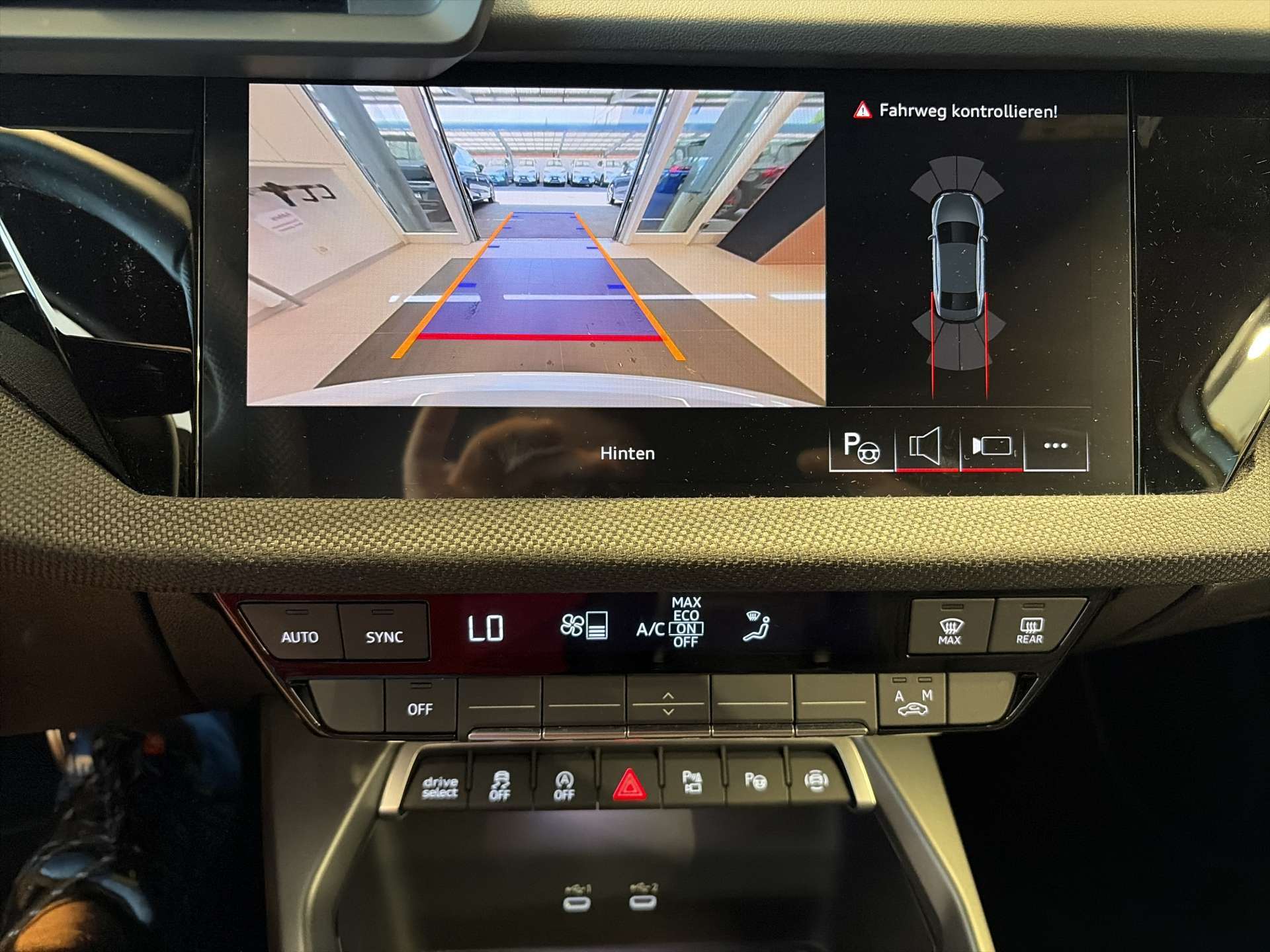 AUDI A3 Limousine 35 TFSi S-Line S-Tronic Automat-image-9
