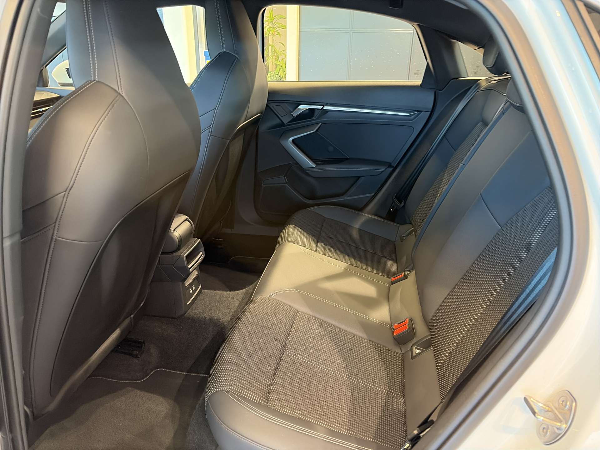 AUDI A3 Limousine 35 TFSi S-Line S-Tronic Automat-image-6