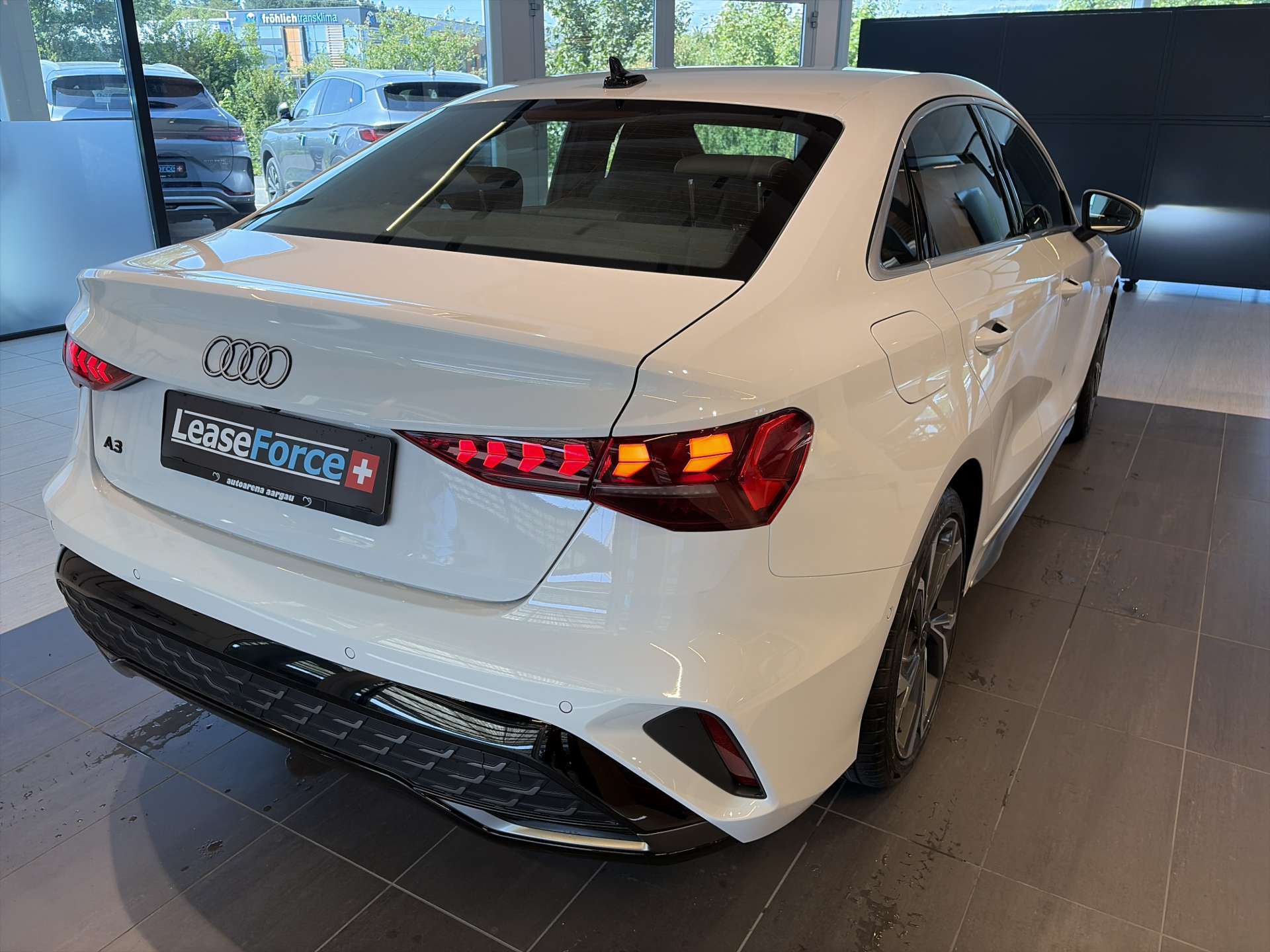 AUDI A3 Limousine 35 TFSi S-Line S-Tronic Automat-image-2