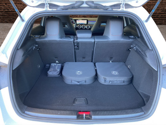 MERCEDES-BENZ A 250 e 8G-DCT-image-6