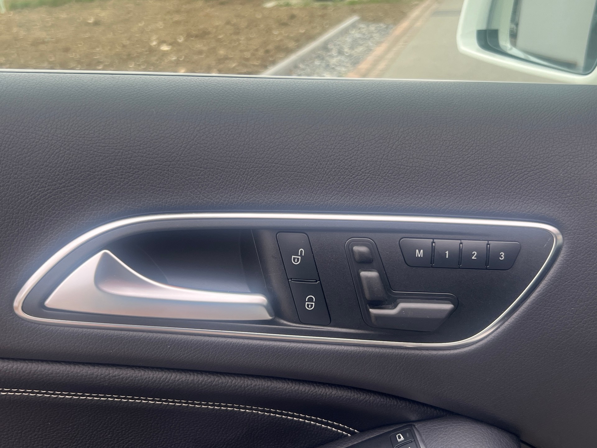 MERCEDES-BENZ GLA 200 CDI Urban 4Matic 7G-DCT-image-13