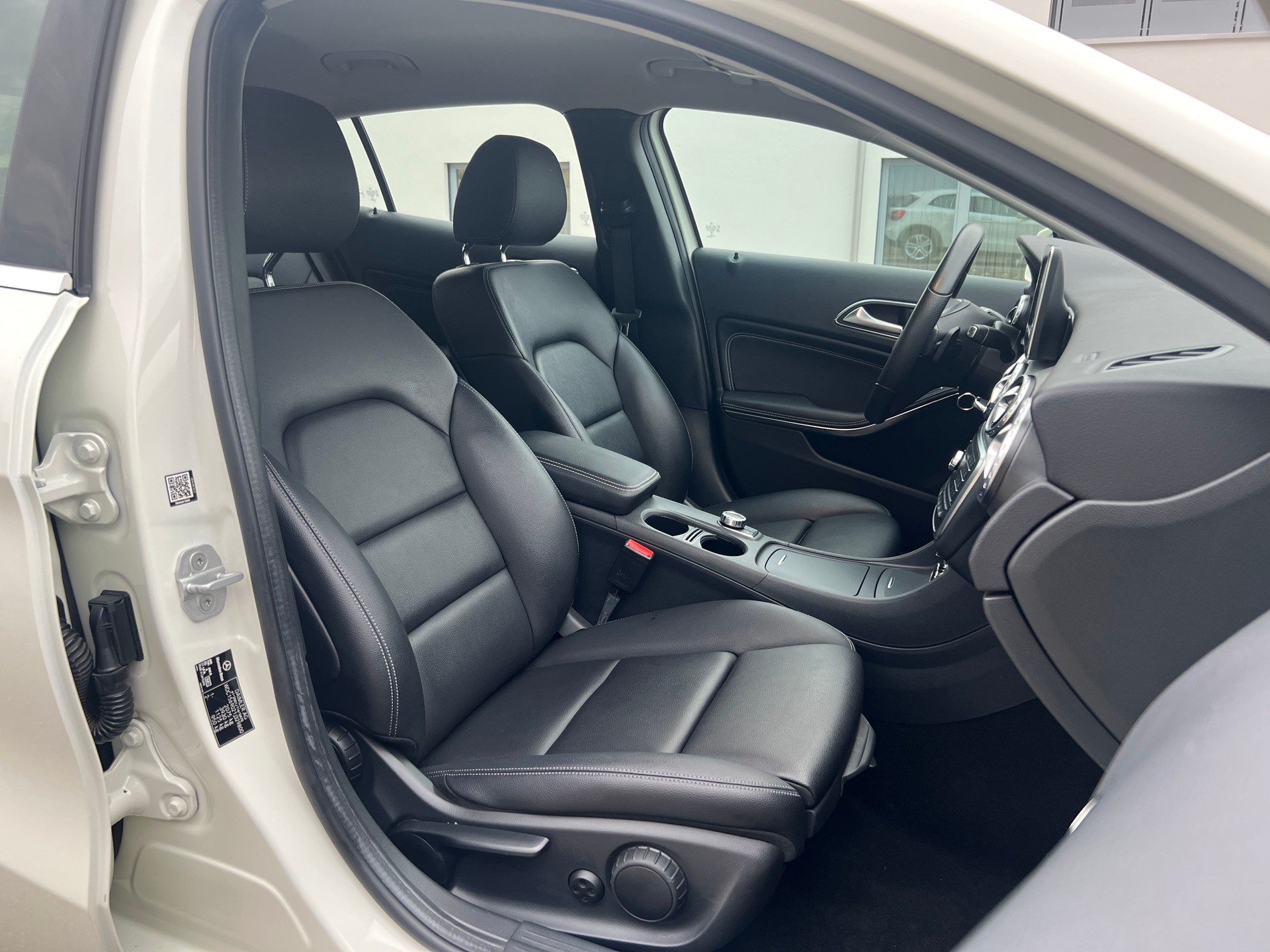 MERCEDES-BENZ GLA 200 CDI Urban 4Matic 7G-DCT-image-10
