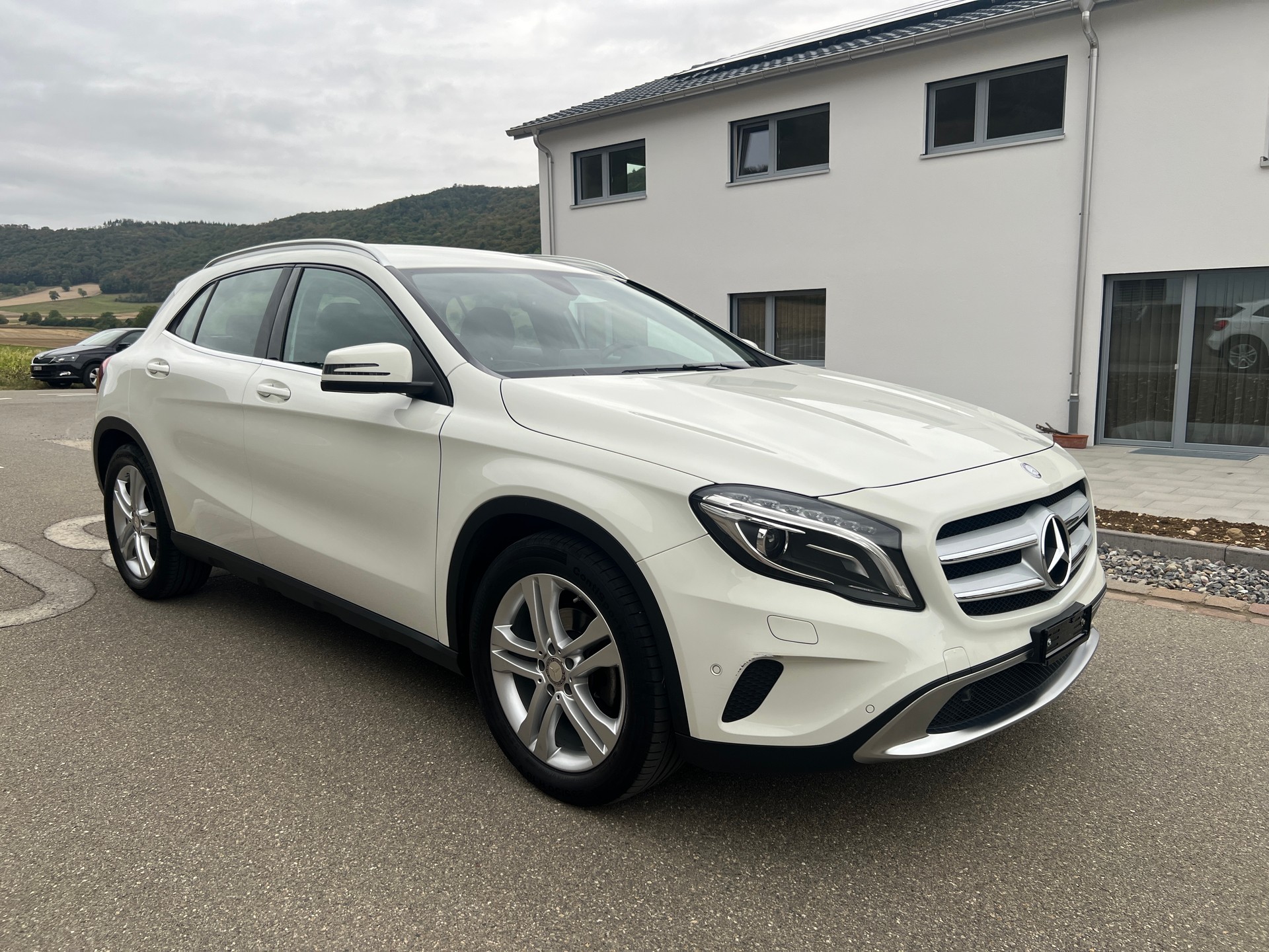 MERCEDES-BENZ GLA 200 CDI Urban 4Matic 7G-DCT-image-2
