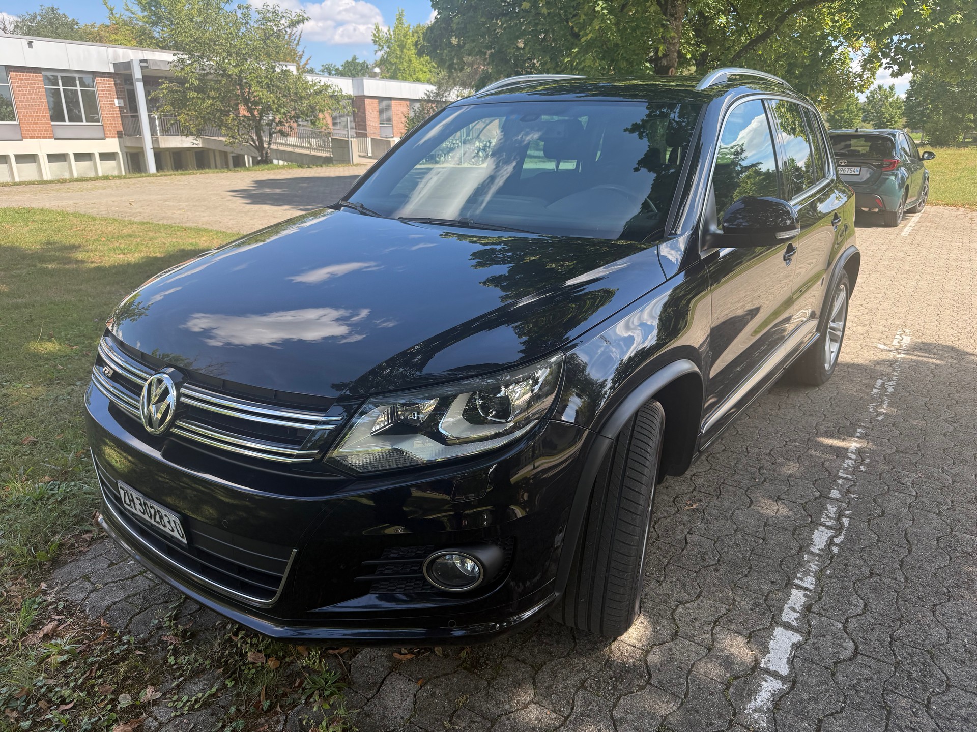 VW Tiguan 2.0 TDI BMT R-Line Design 4Motion DSG-image-0
