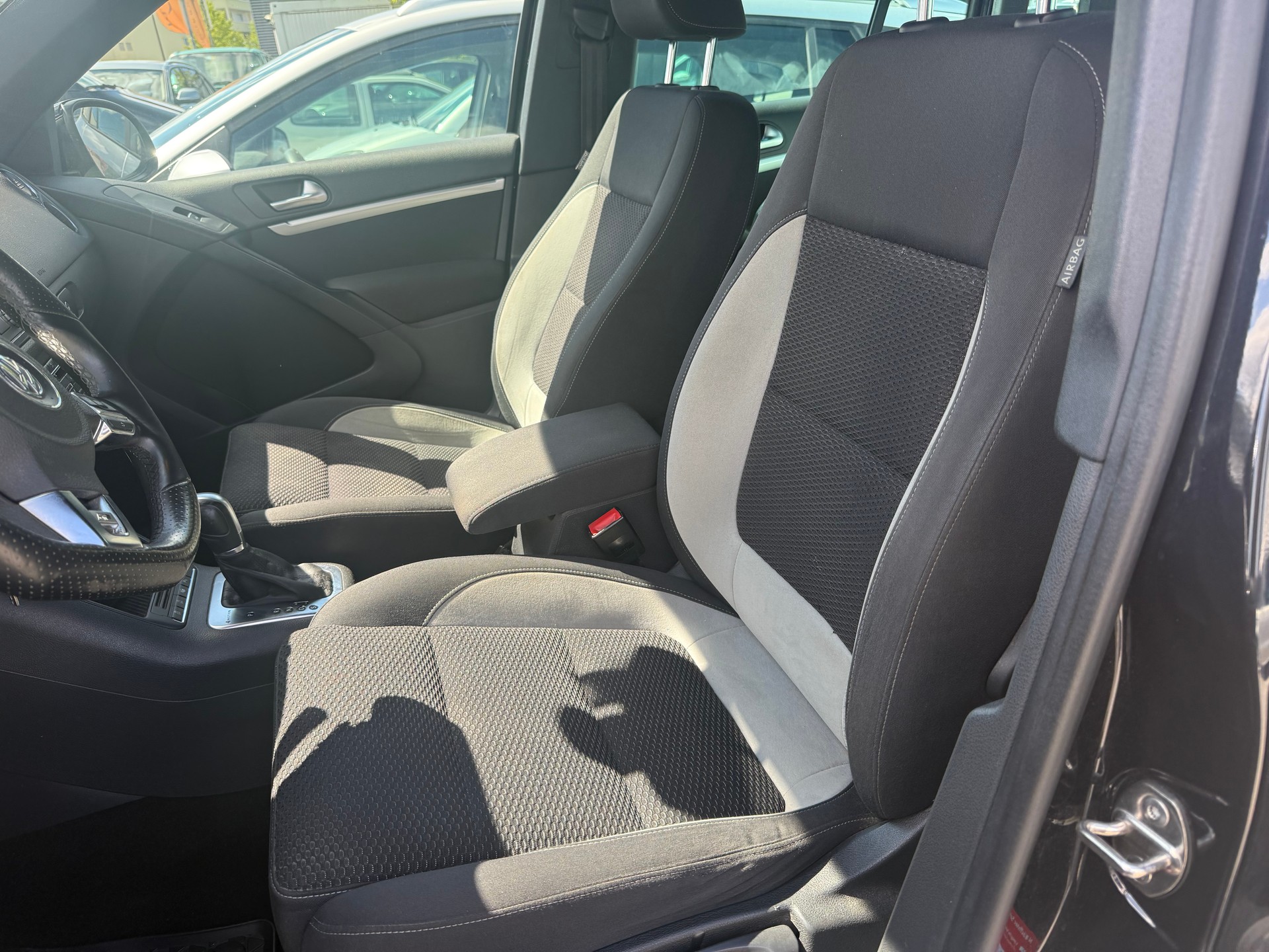 VW Tiguan 2.0 TDI BMT R-Line Design 4Motion DSG-image-5