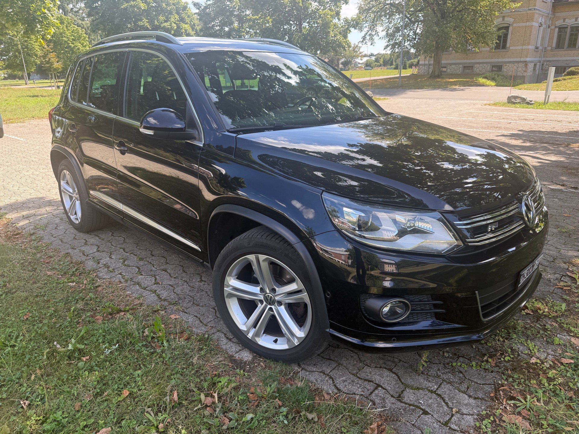 VW Tiguan 2.0 TDI BMT R-Line Design 4Motion DSG-image-1