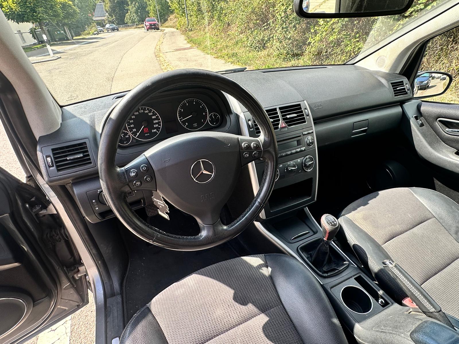 MERCEDES-BENZ A 150 Elégance Edition-image-4