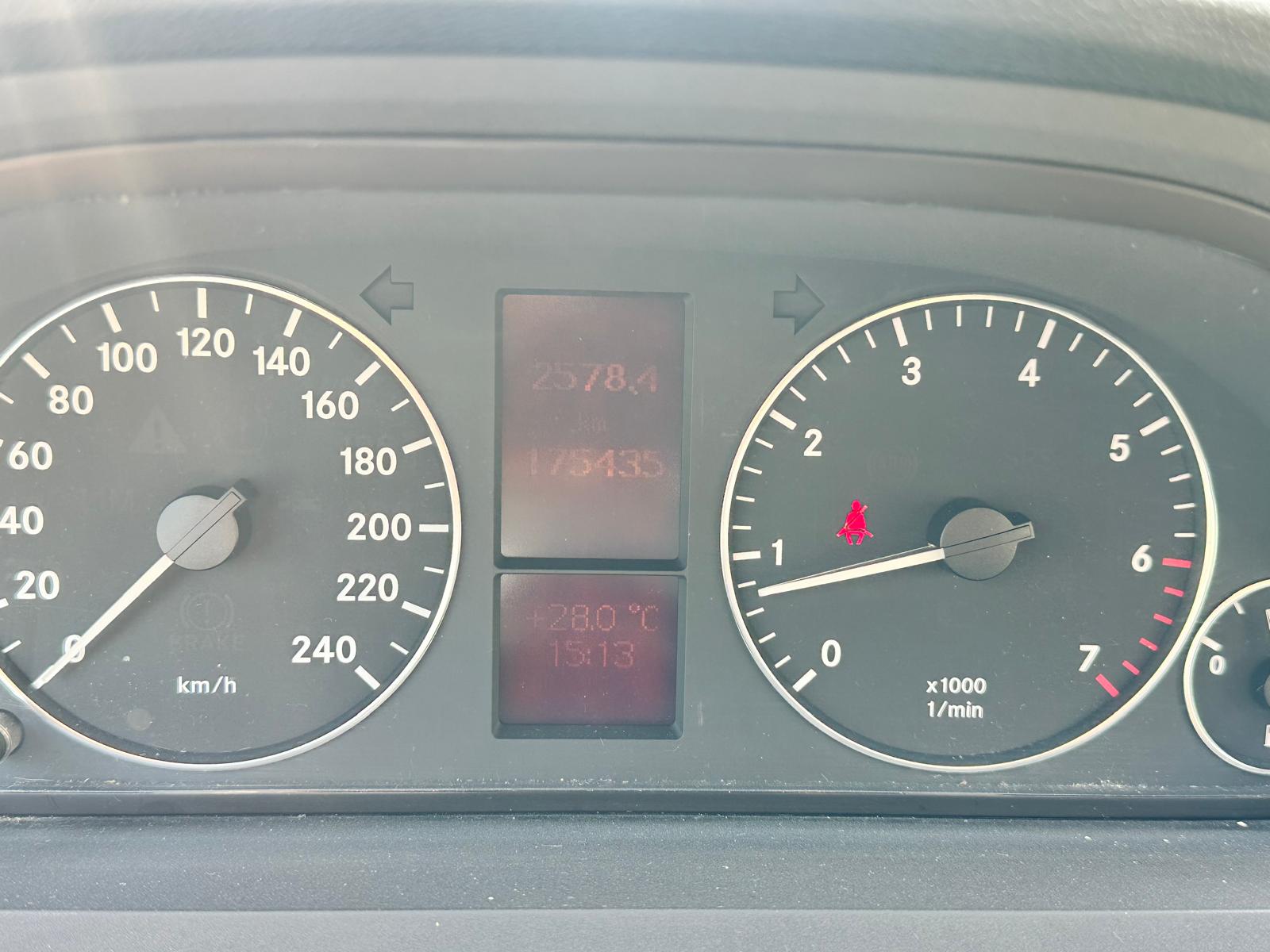 MERCEDES-BENZ A 150 Elégance Edition-image-10