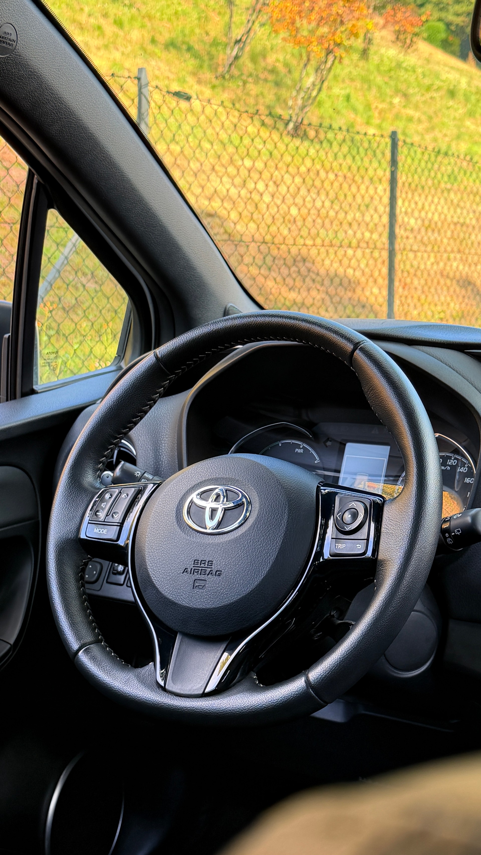 TOYOTA Yaris 1.5 VVT-i Hybrid Comfort e-CVT-image-8