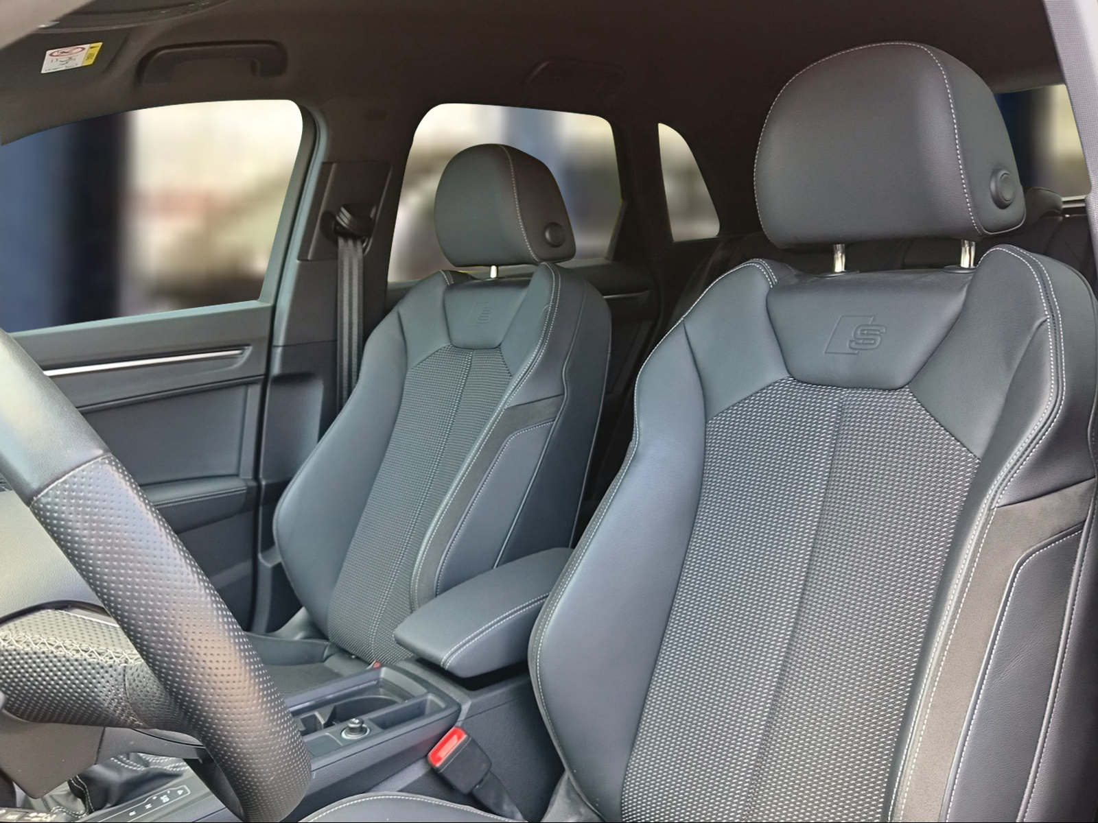 AUDI audi Q3 35 TFSI S line Attraction S-tronic Mythosschwarz Metallic-image-7