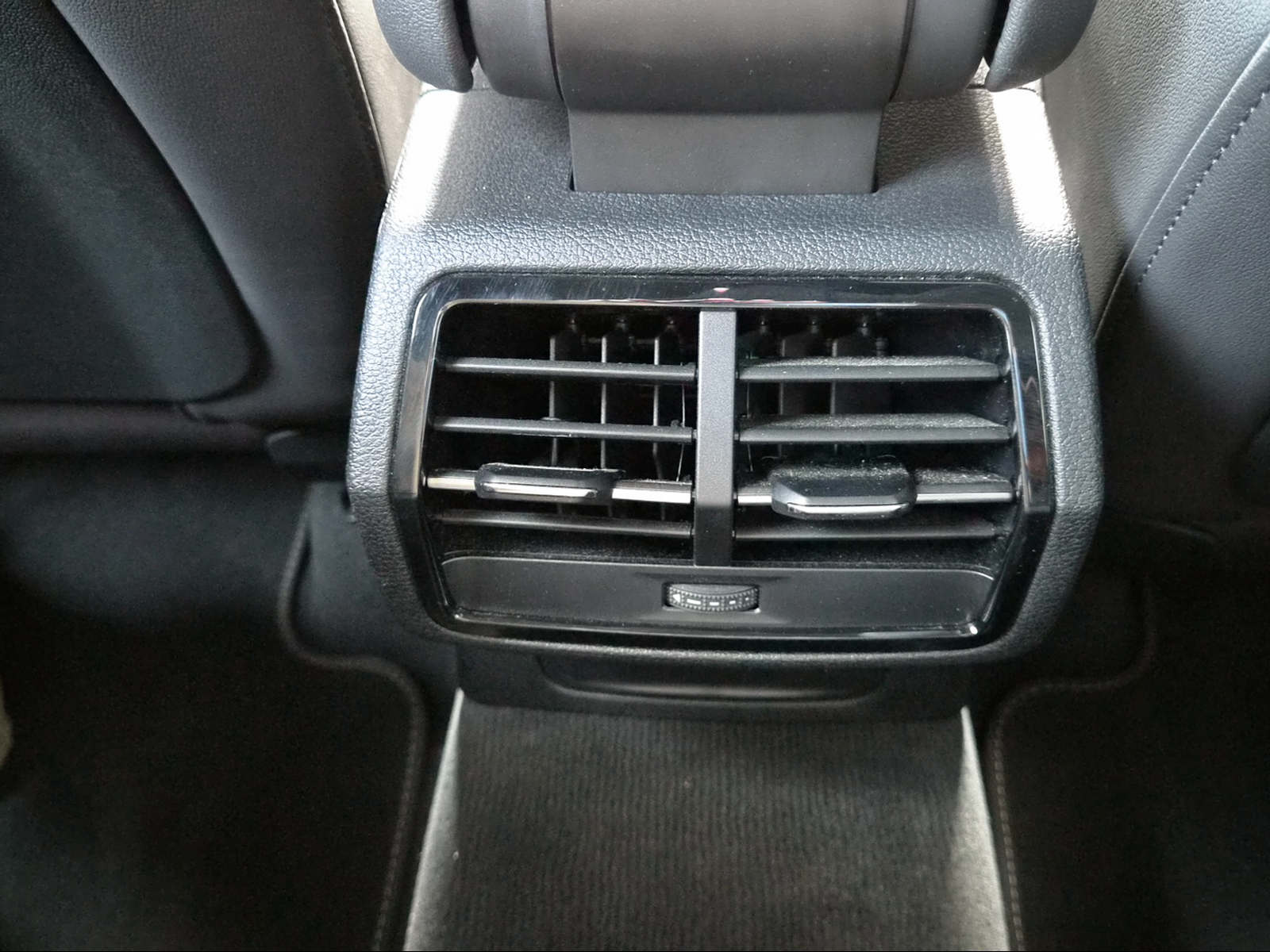 AUDI audi Q3 35 TFSI S line Attraction S-tronic Mythosschwarz Metallic-image-16