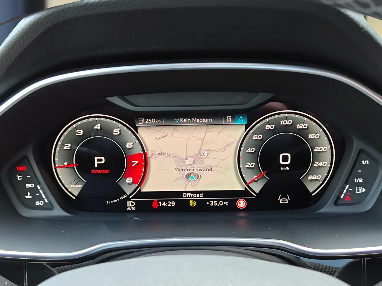 AUDI audi Q3 35 TFSI S line Attraction S-tronic Mythosschwarz Metallic-image-10